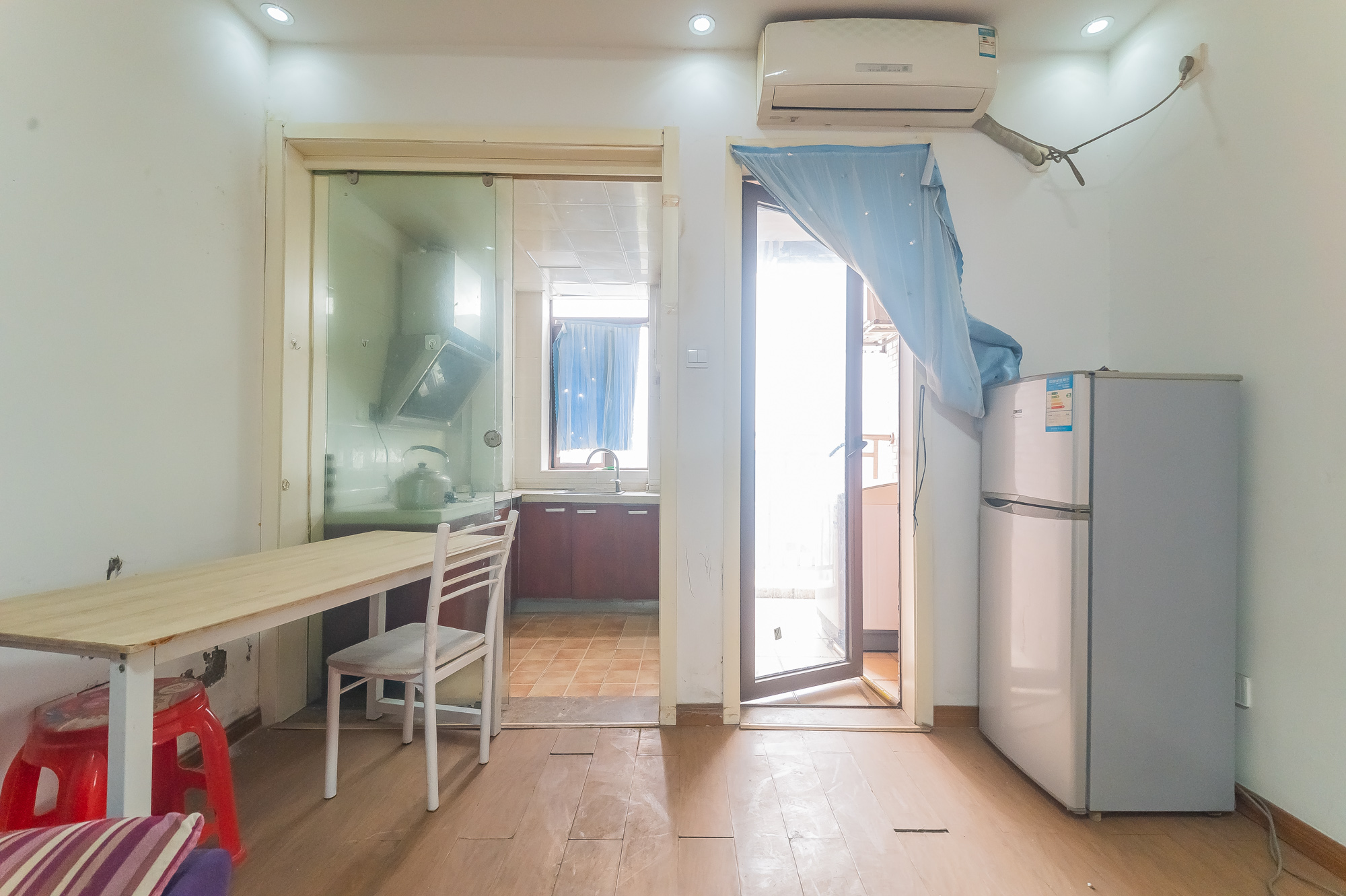 水岸世景 2室1厅1卫 45.0万 水岸世景 2室1厅1卫 45.0万客厅