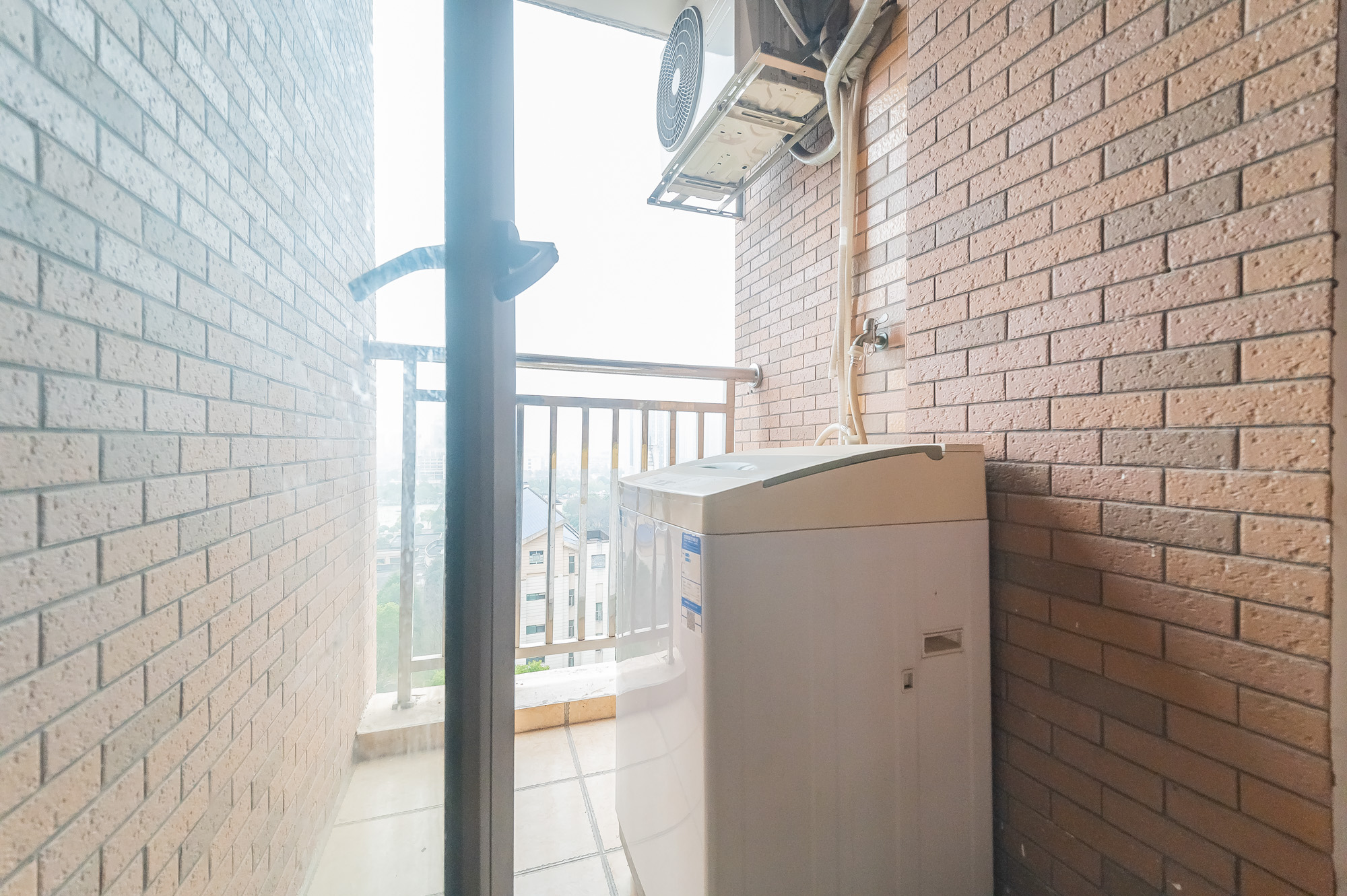 水岸世景 2室1厅1卫 45.0万 水岸世景 2室1厅1卫 45.0万阳台