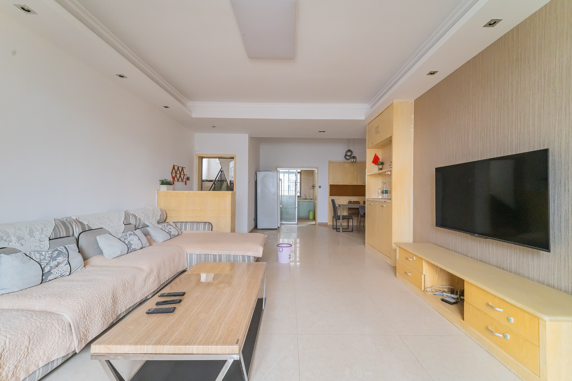 幸福洋房 1室2厅1卫 64.8万 幸福洋房 1室2厅1卫 64.8万客厅