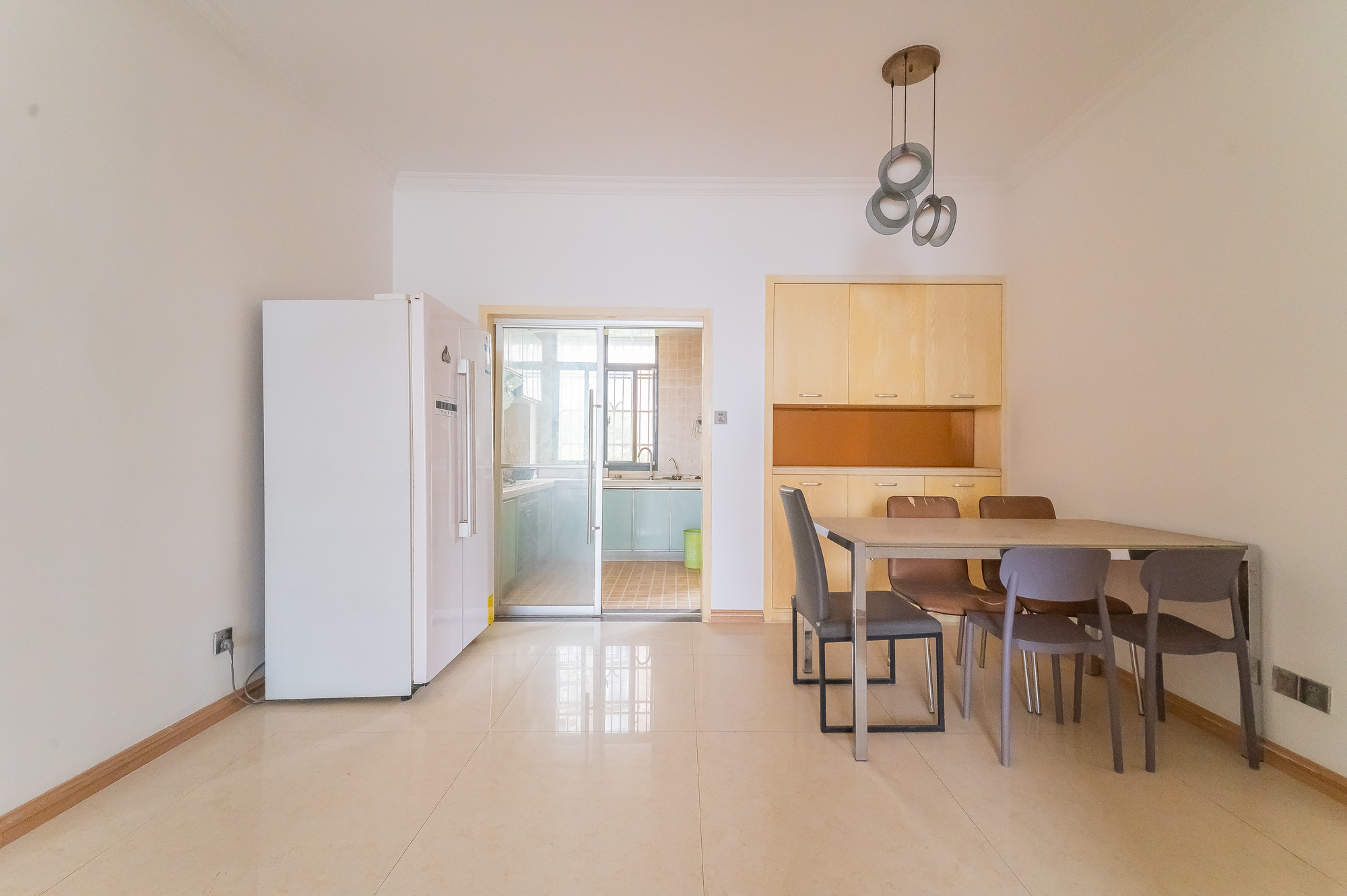 幸福洋房 1室2厅1卫 64.8万 幸福洋房 1室2厅1卫 64.8万客厅