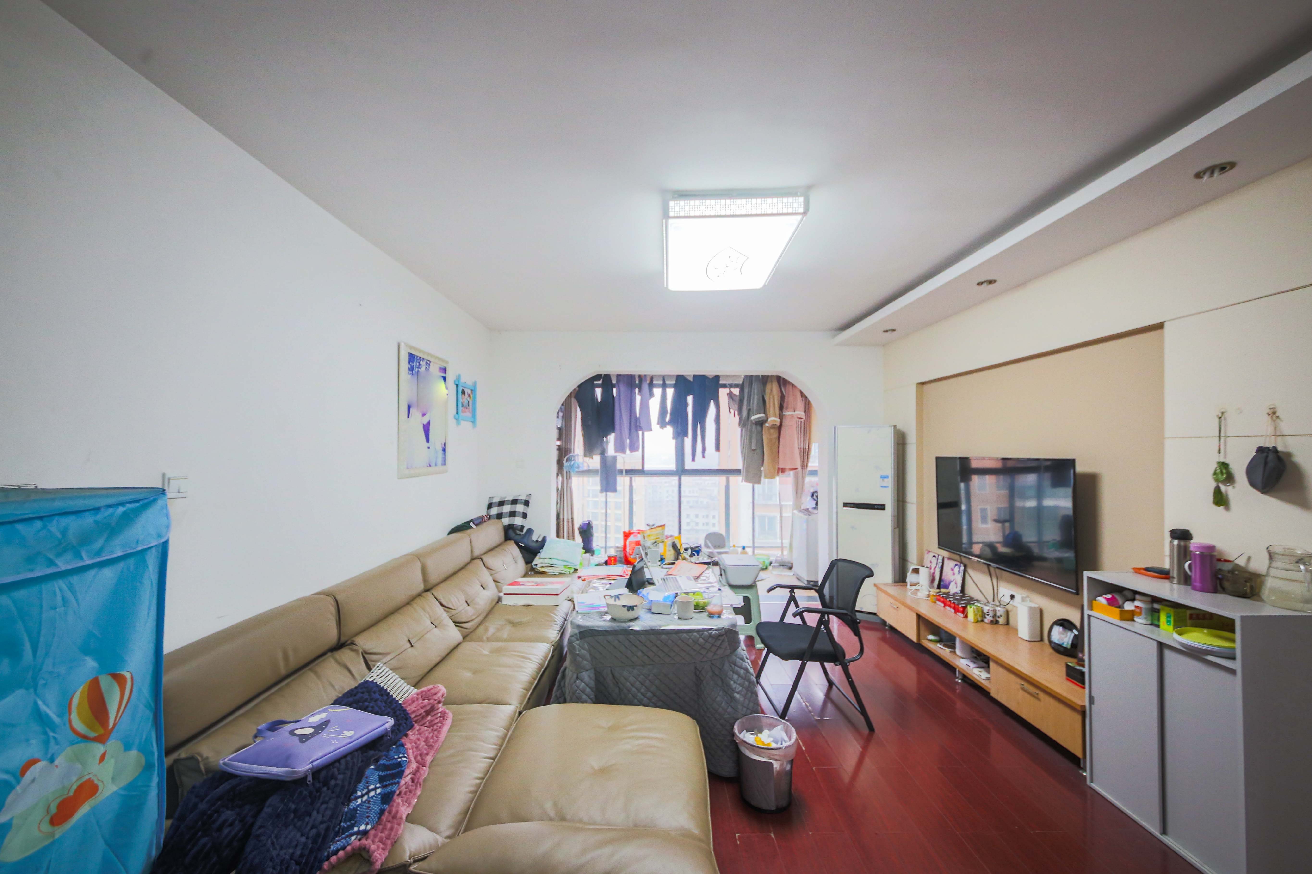 标志浪漫满屋（枫景公寓）  2室2厅1卫   73.00万客厅