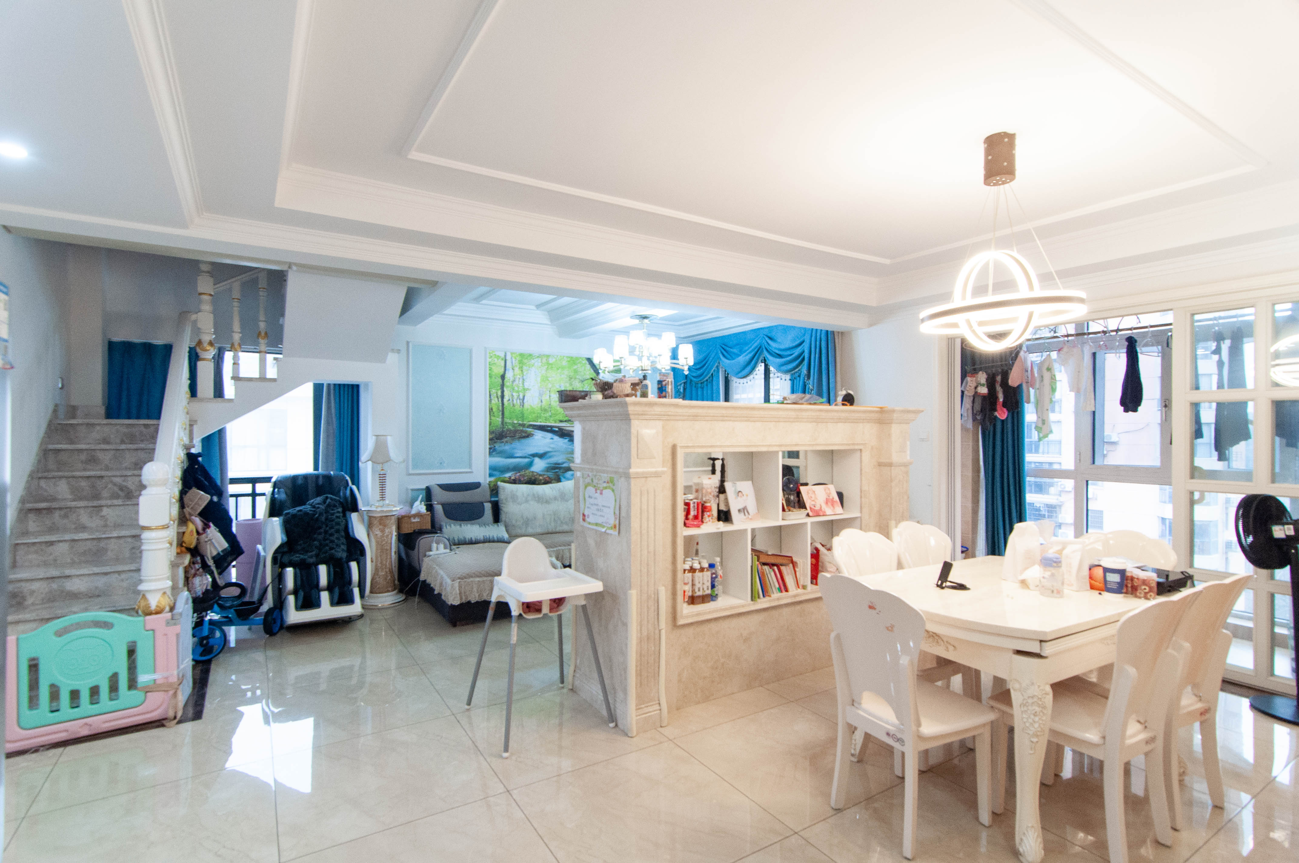 翡翠华庭 4室2厅2卫 112.0万 翡翠华庭 4室2厅2卫 112.0万客厅