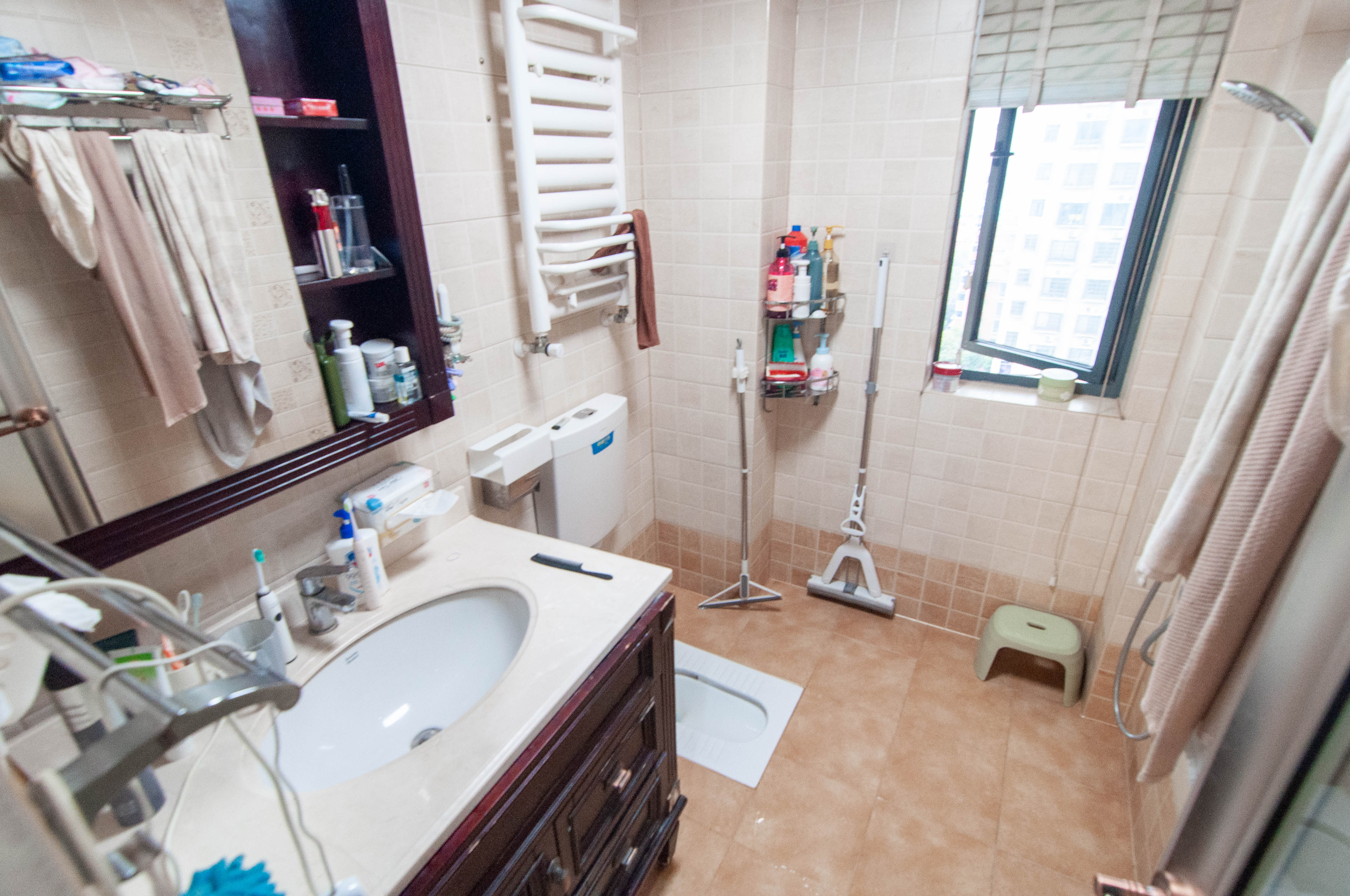 翡翠华庭 4室2厅2卫 112.0万 翡翠华庭 4室2厅2卫 112.0万卫生间