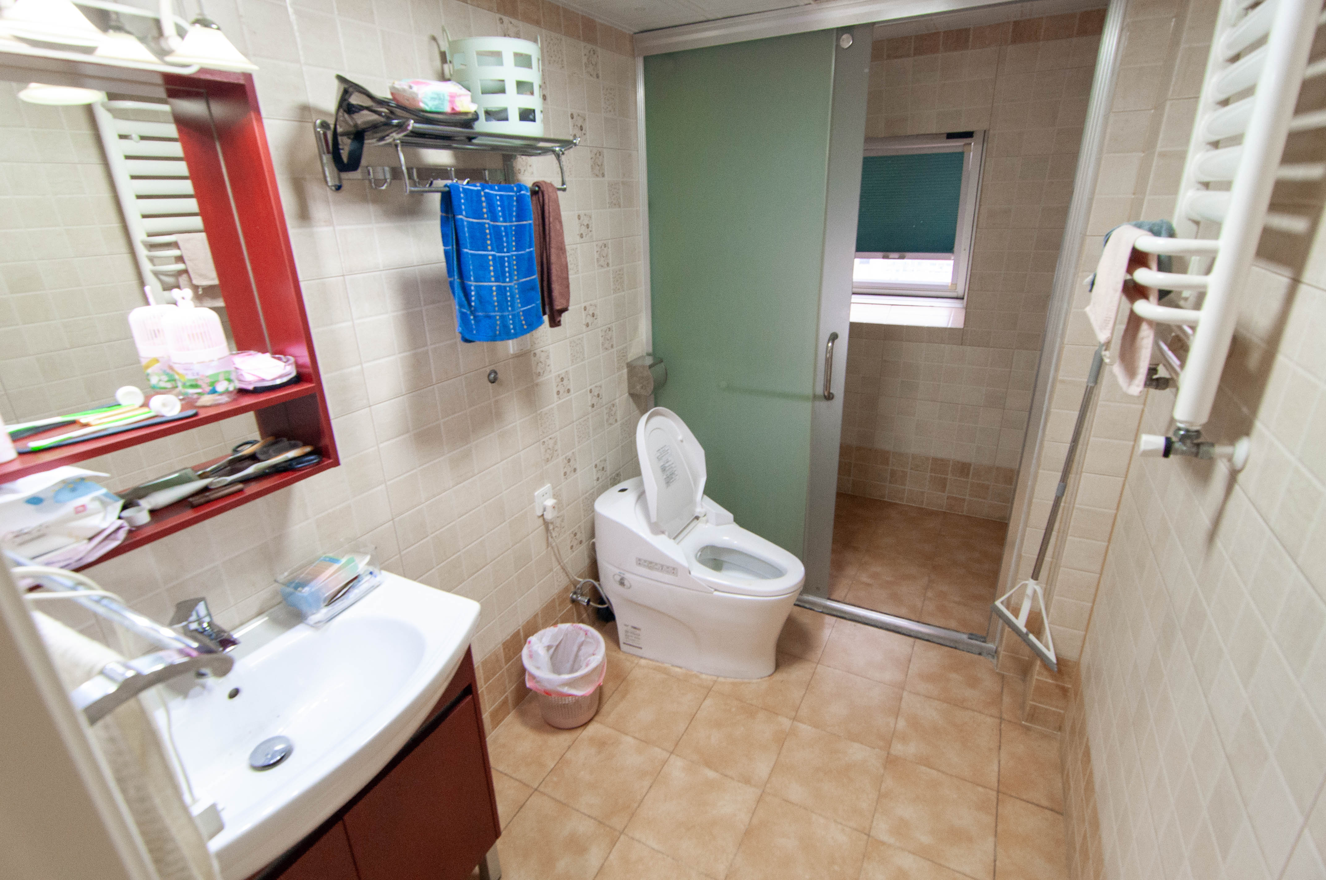 翡翠华庭 4室2厅2卫 112.0万 翡翠华庭 4室2厅2卫 112.0万卫生间