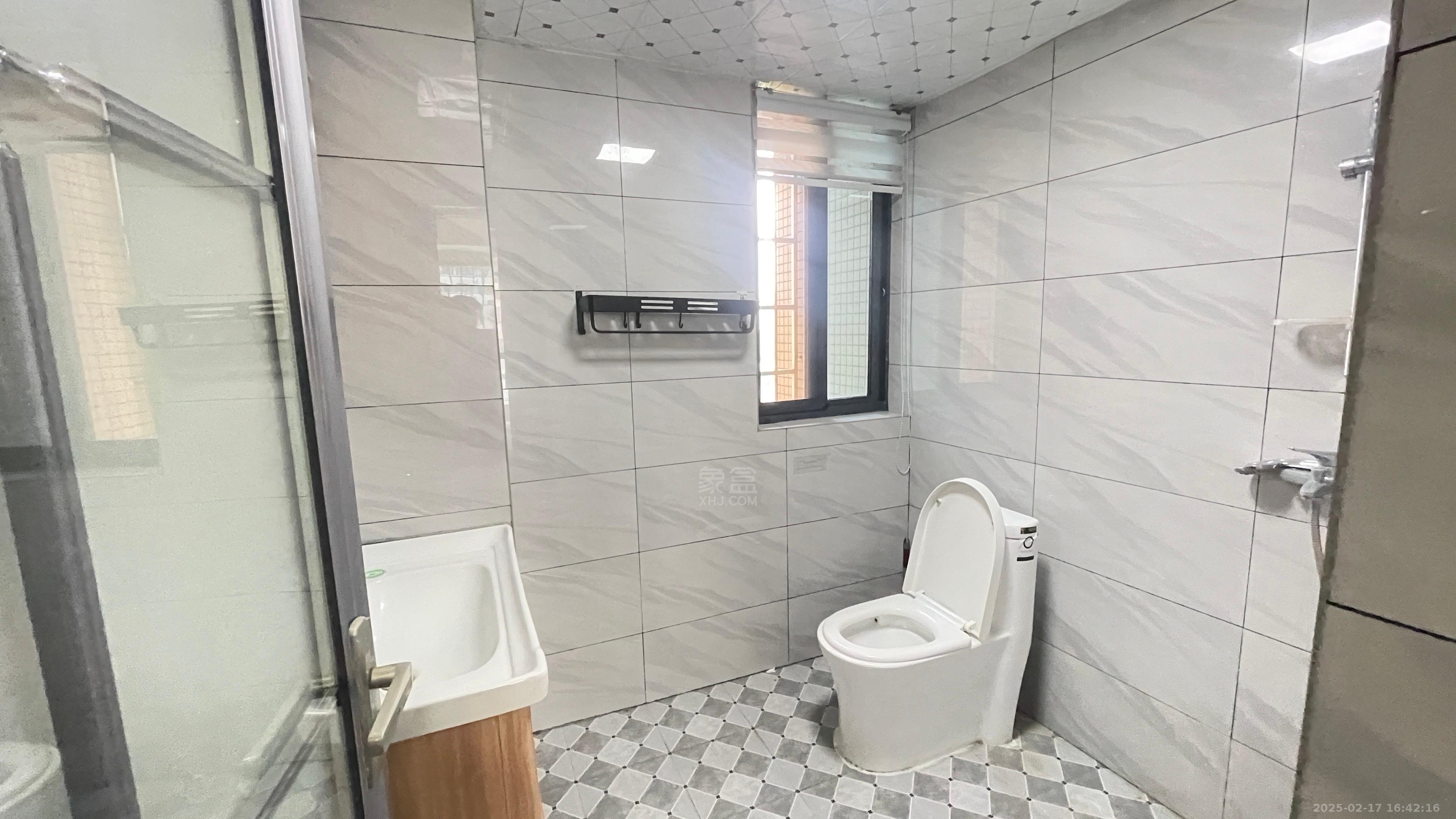 百江花园 3室2厅2卫 2000.0元/月 百江花园 3室2厅2卫 2000.0元/月室内图