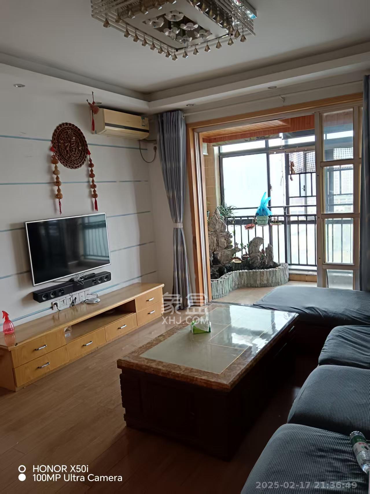 海拔东方  3室2厅2卫   2800.00元/月室内图