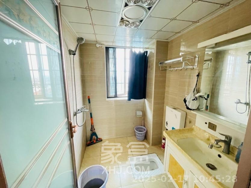盛地春天里  1室2厅1卫   1700.00元/月室内图