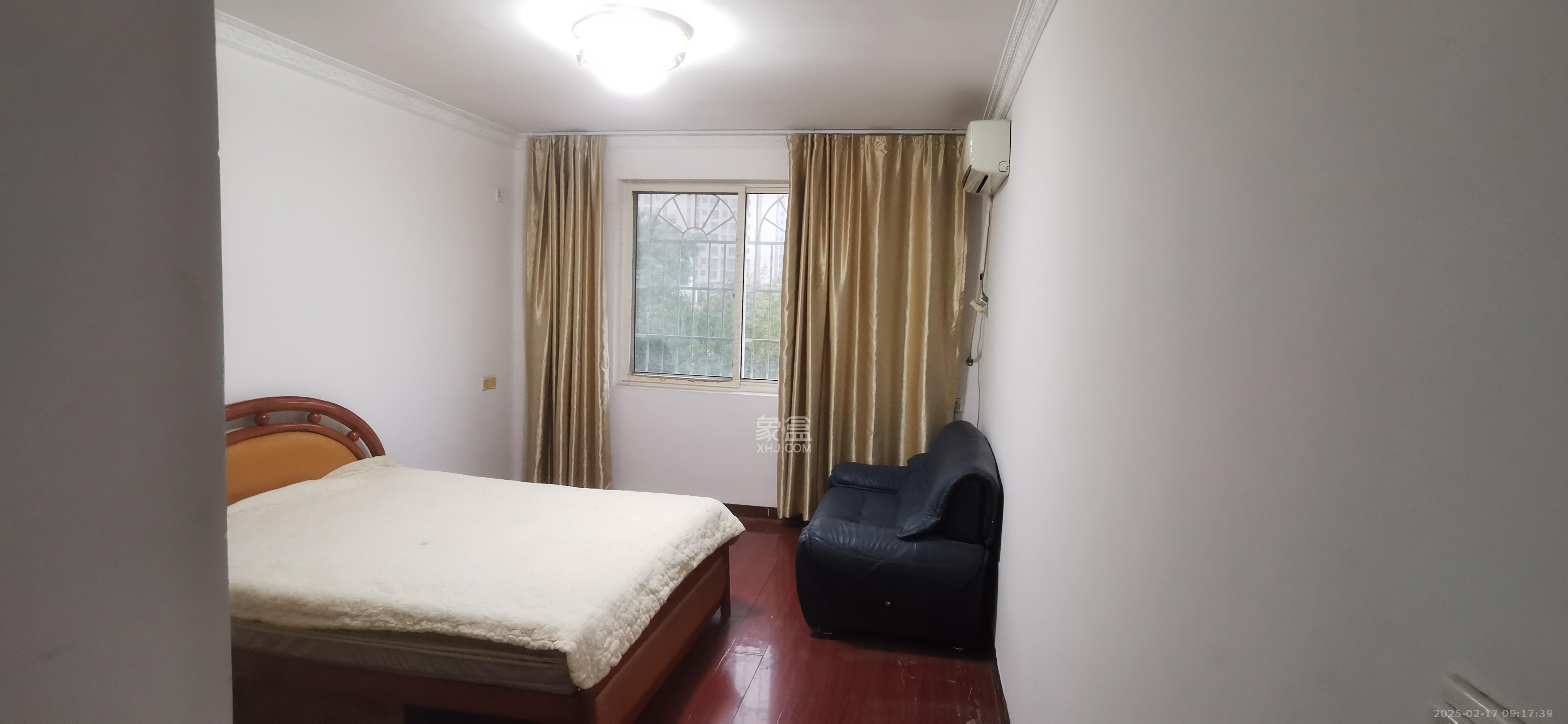 御景龙城 1室2厅1卫 1600.0元/月 御景龙城 1室2厅1卫 1600.0元/月室内图