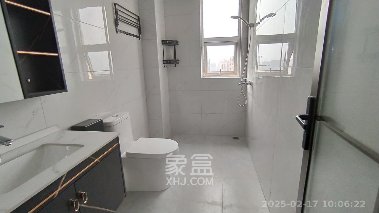 新华联梦想城  4室2厅2卫   2300.00元/月室内图