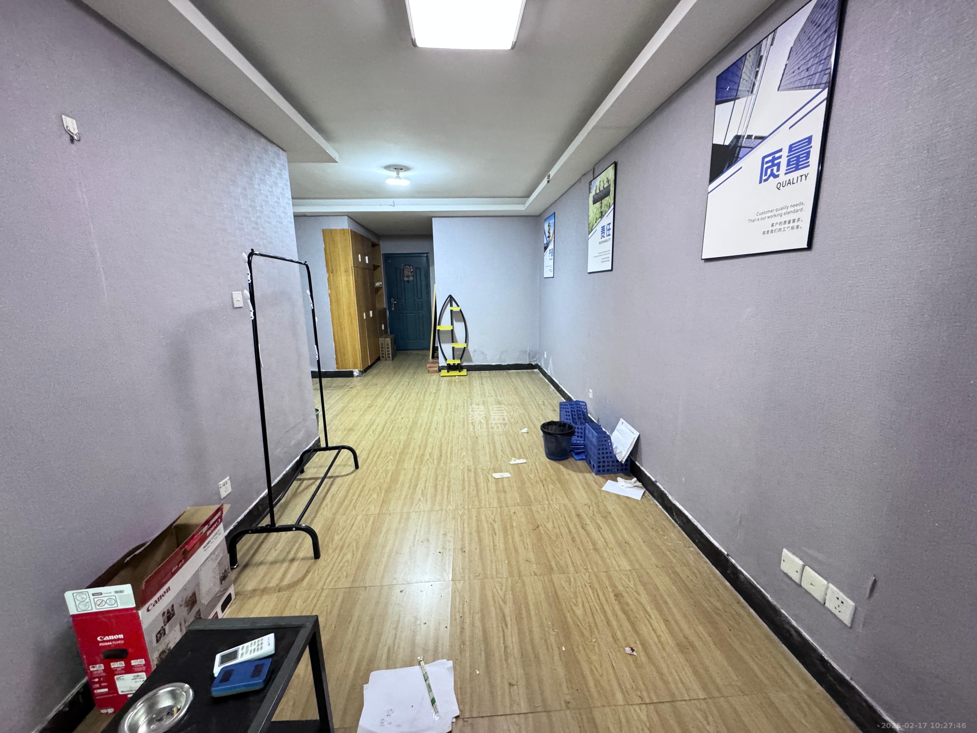 新时代广场  1室1厅1卫   1600.00元/月室内图