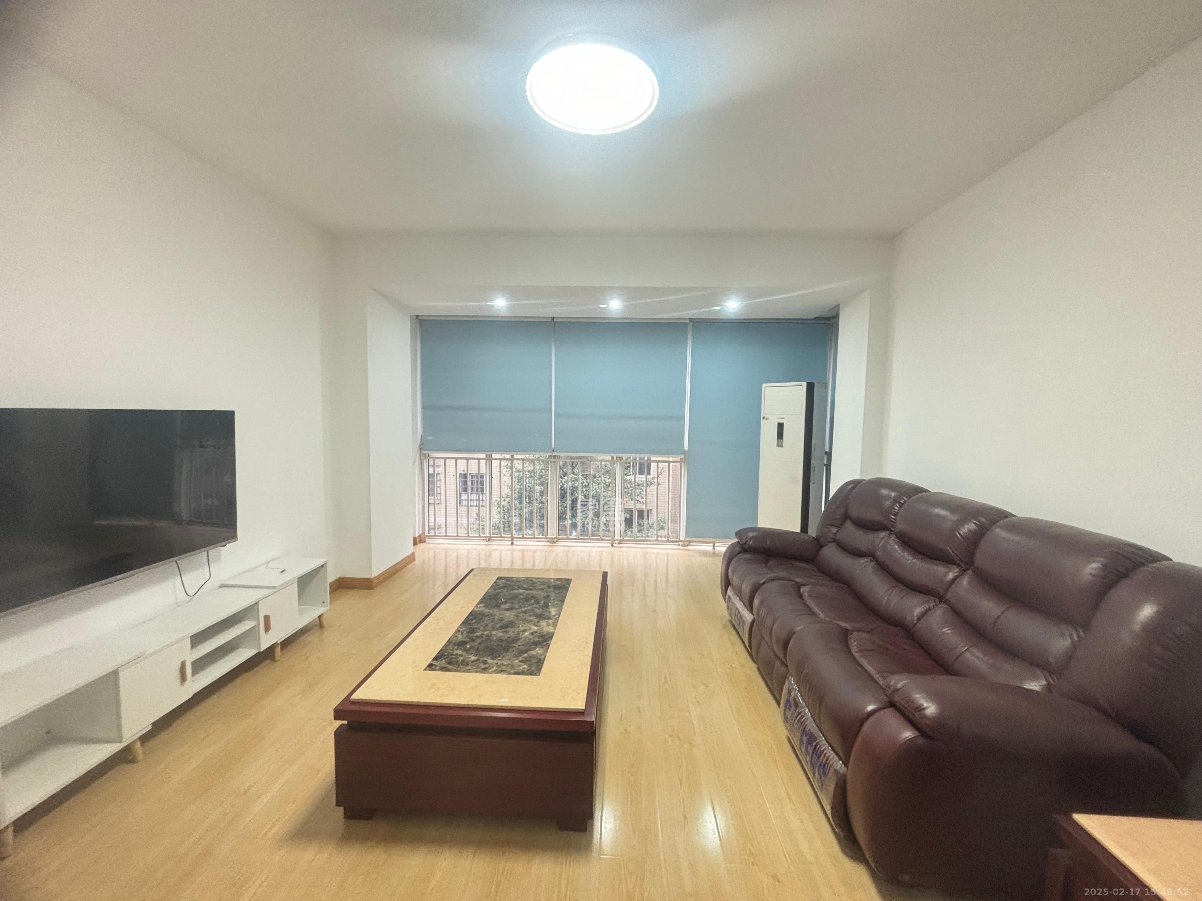 都市春天  2室1厅1卫    2500.0元/月 都市春天  2室1厅1卫    2500.0元/月室内图