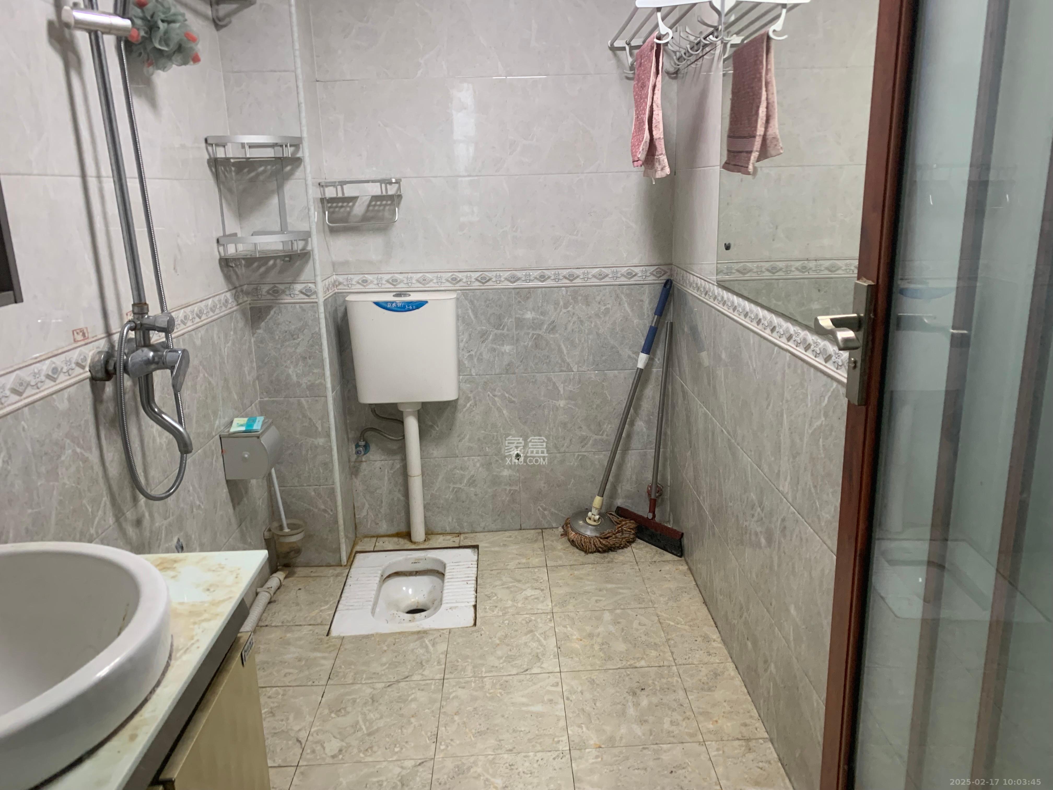 卧龙居国际村  1室0厅0卫    2000.0元/月 卧龙居国际村  1室0厅0卫    2000.0元/月室内图