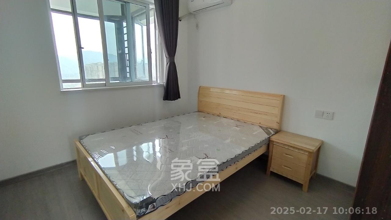新华联梦想城  4室2厅2卫   2300.00元/月室内图