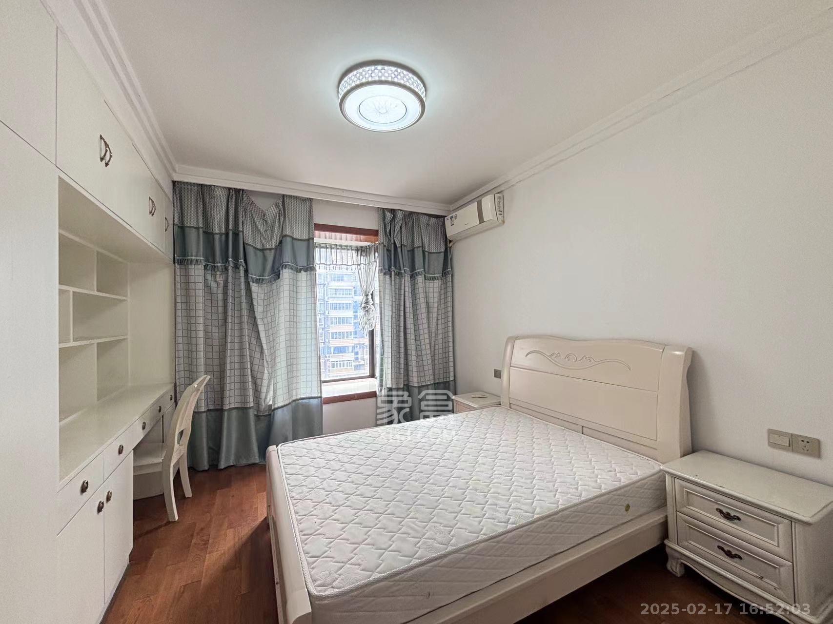 泰禹家园(彩云之翼家园一期、二期、三期)  4室2厅1卫    2800.0元/月 泰禹家园(彩云之翼家园一期、二期、三期)  4室2厅1卫    2800.0元/月室内图