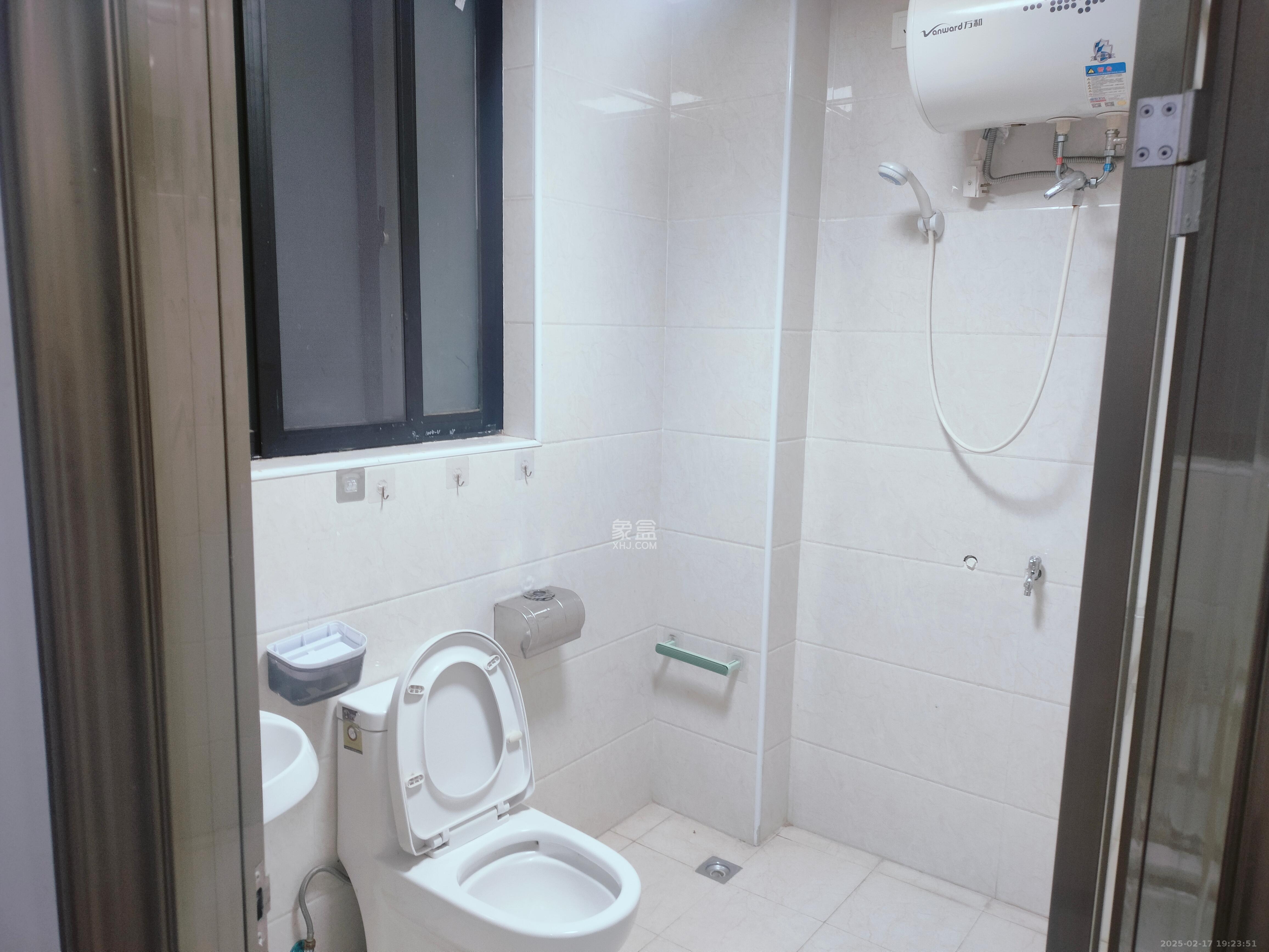 金富星城 1室2厅2卫 1800.0元/月 金富星城 1室2厅2卫 1800.0元/月室内图