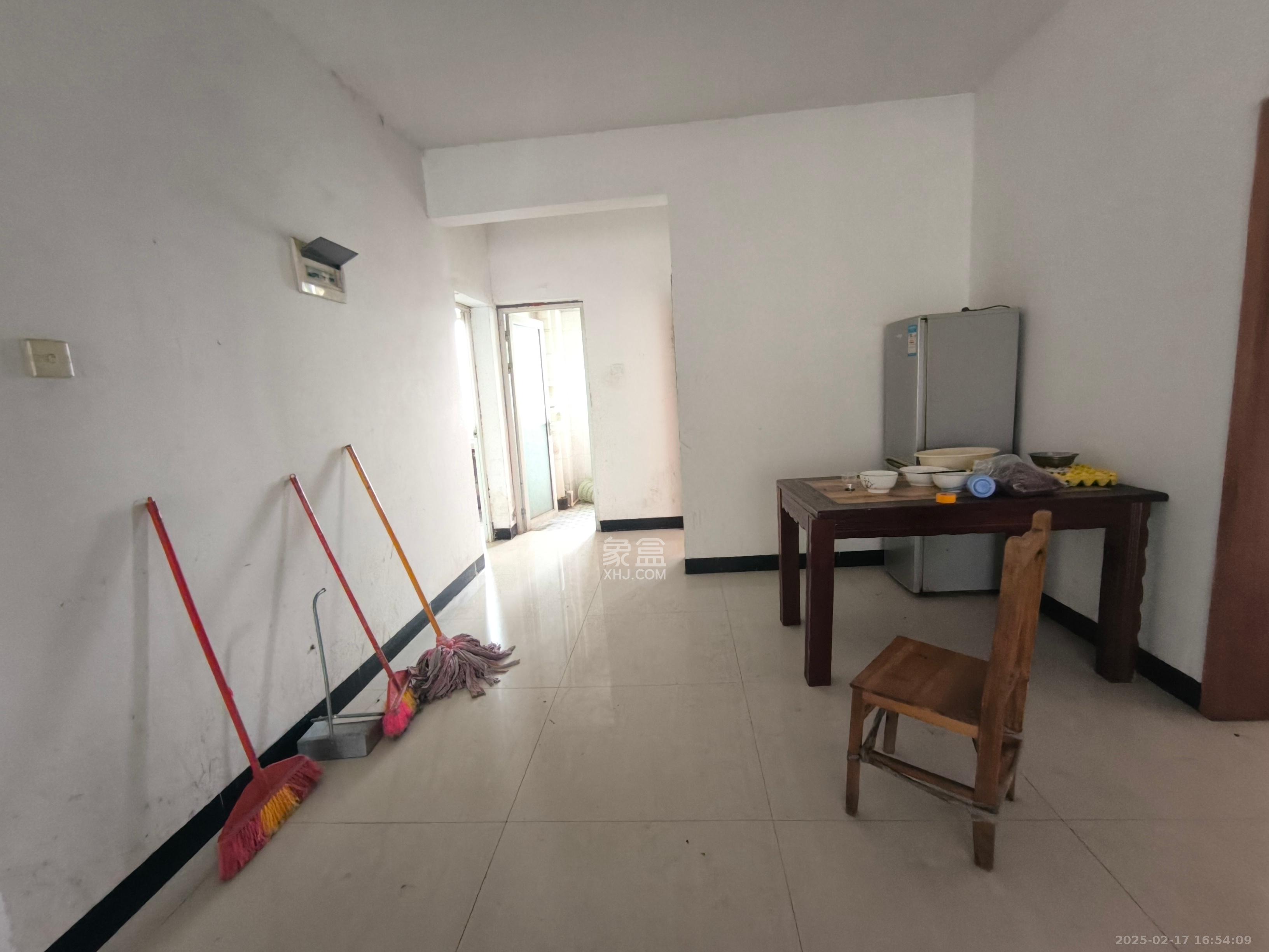 楚天馨苑 4室2厅2卫 2500.0元/月 楚天馨苑 4室2厅2卫 2500.0元/月室内图