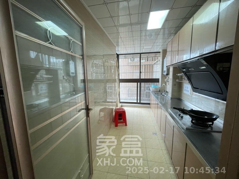 盛地春天里  1室2厅1卫   1700.00元/月室内图