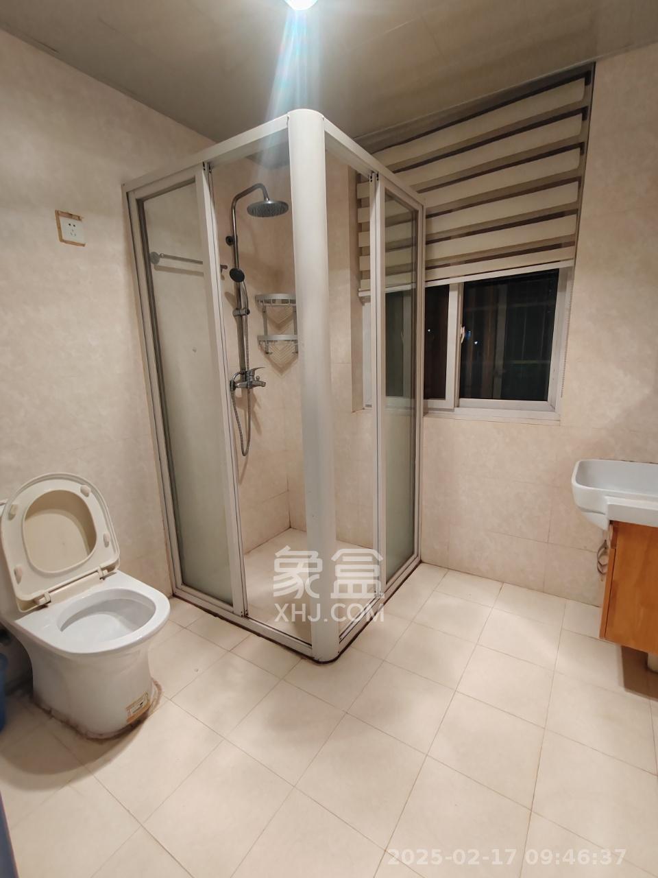 枫华府第  3室2厅2卫   1800.00元/月室内图