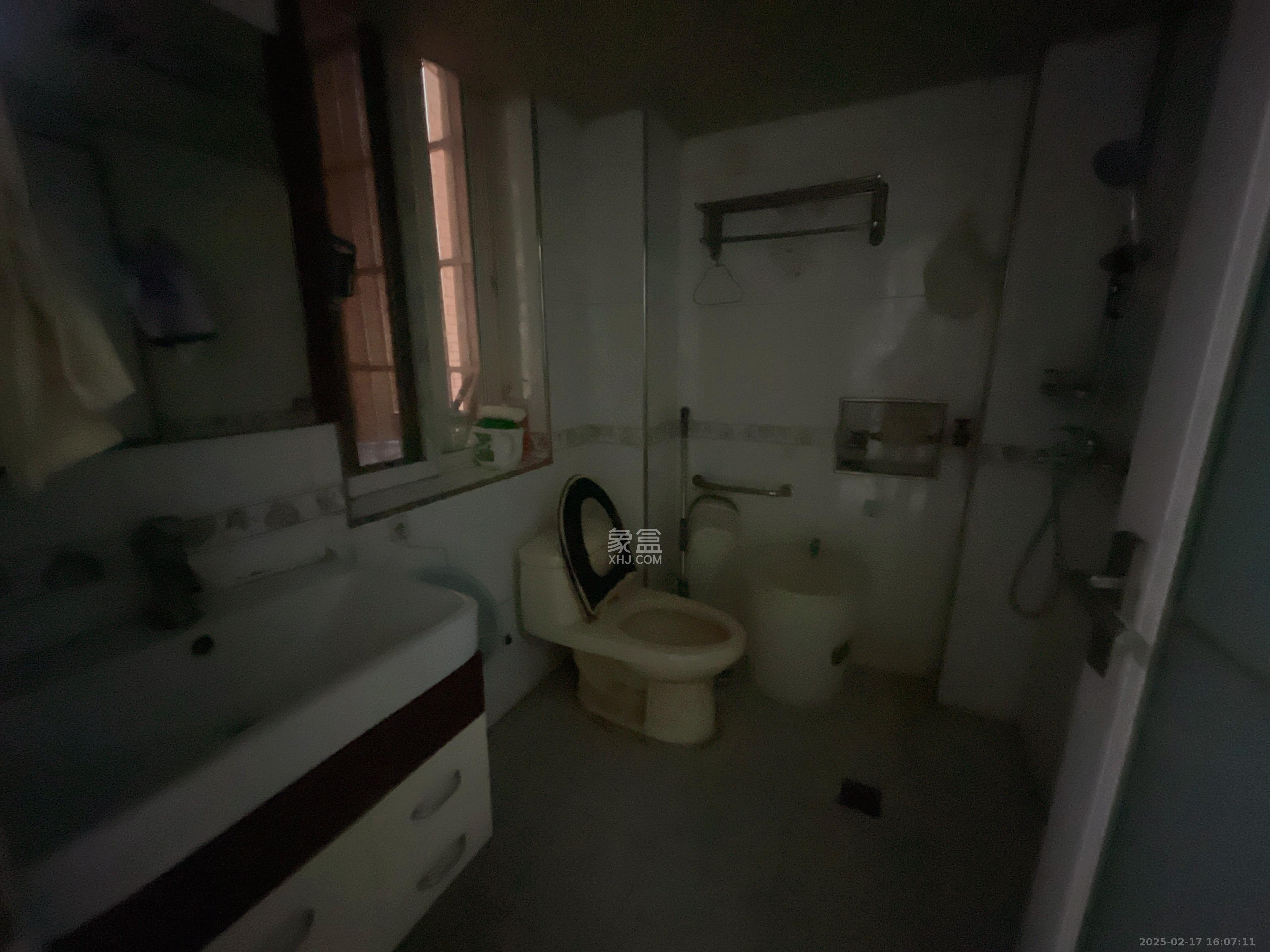 新诚小区  2室1厅1卫   1600.00元/月室内图
