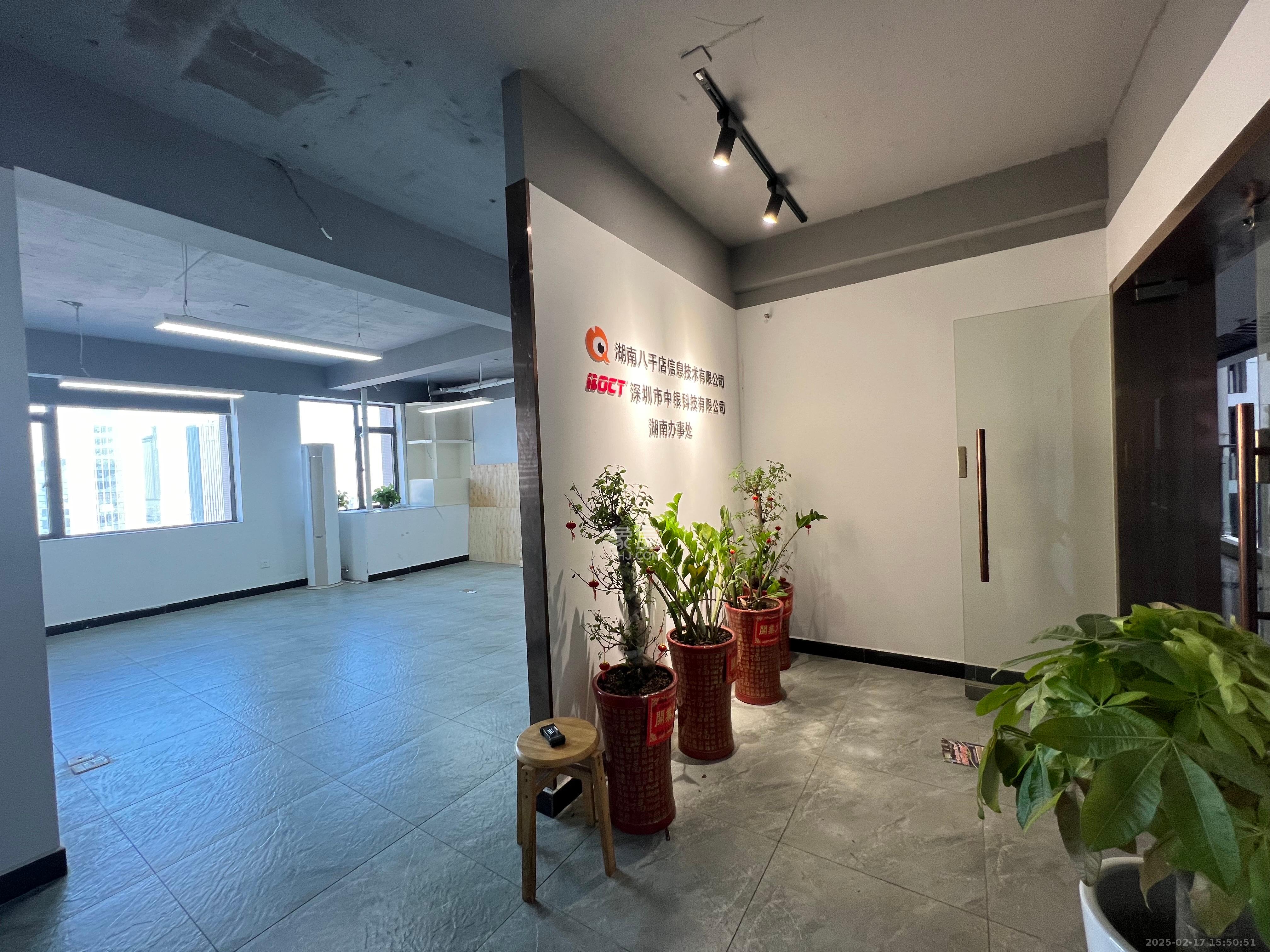 长房中庭国际（东郡华蓉广场）  3室1厅1卫   5800.00元/月