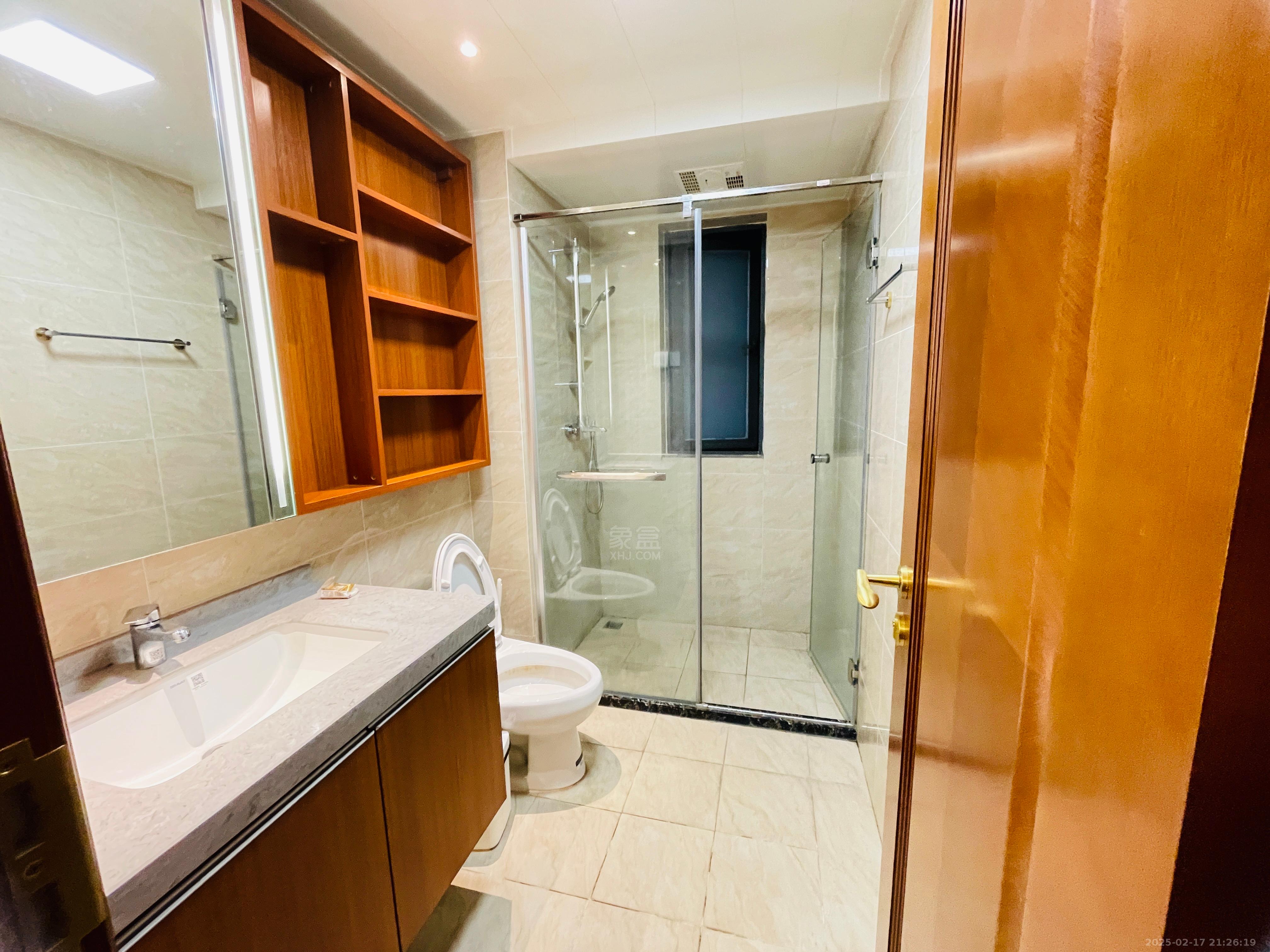 恒大华府 3室2厅2卫 2600.0元/月 恒大华府 3室2厅2卫 2600.0元/月室内图