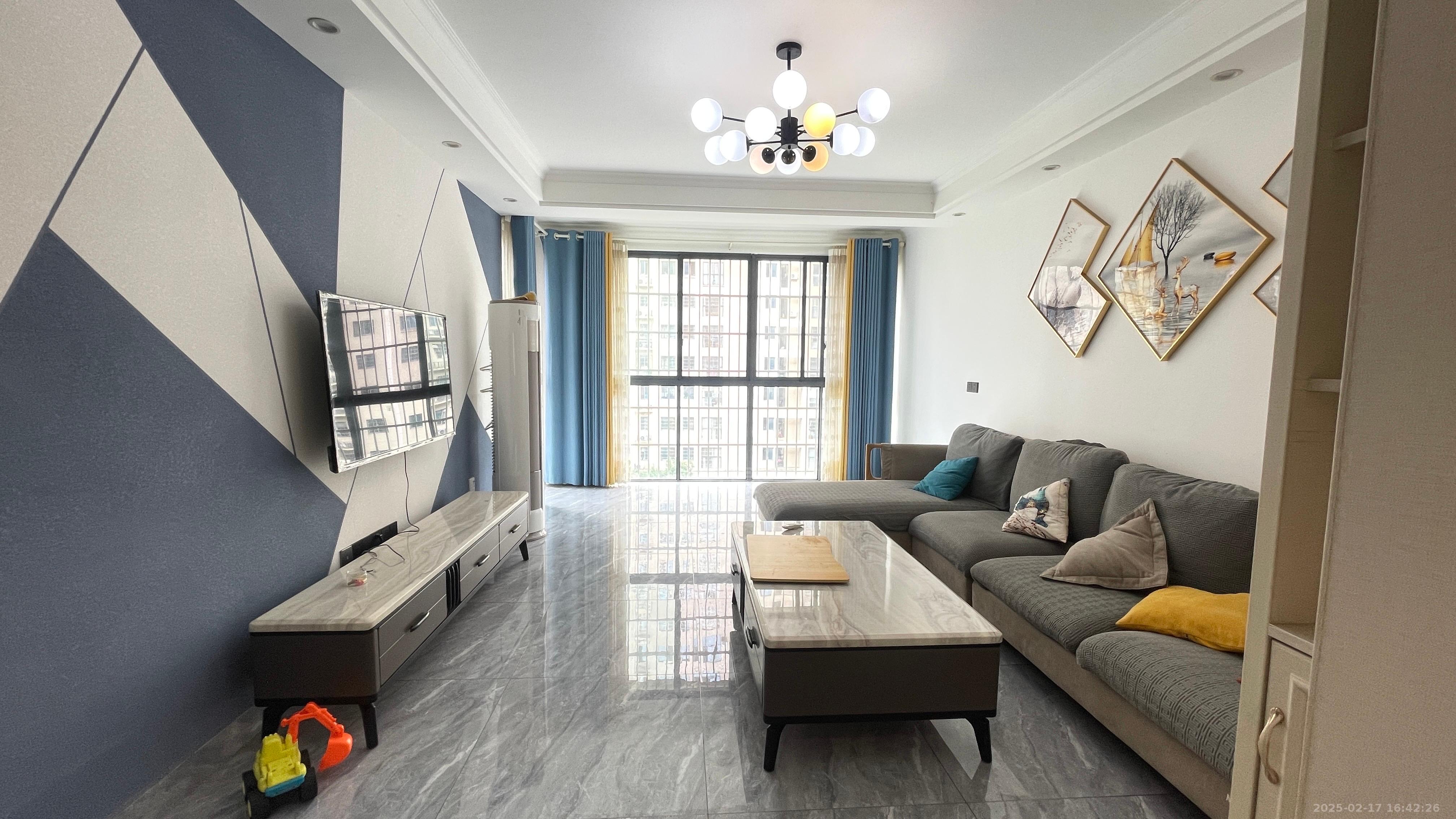 百江花园 3室2厅2卫 2000.0元/月 百江花园 3室2厅2卫 2000.0元/月室内图