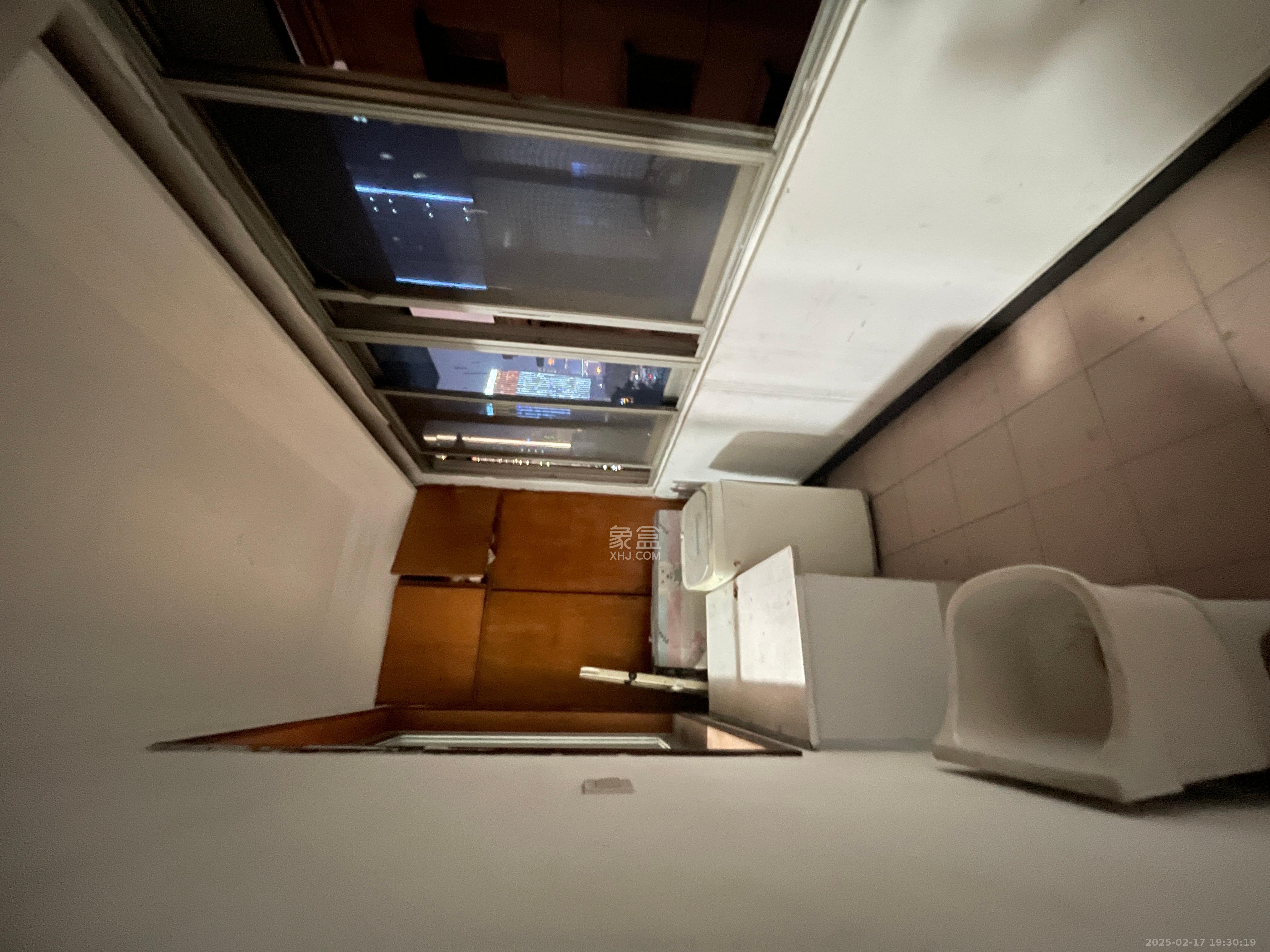 市教委单位房  3室2厅2卫    2300.0元/月 市教委单位房  3室2厅2卫    2300.0元/月室内图