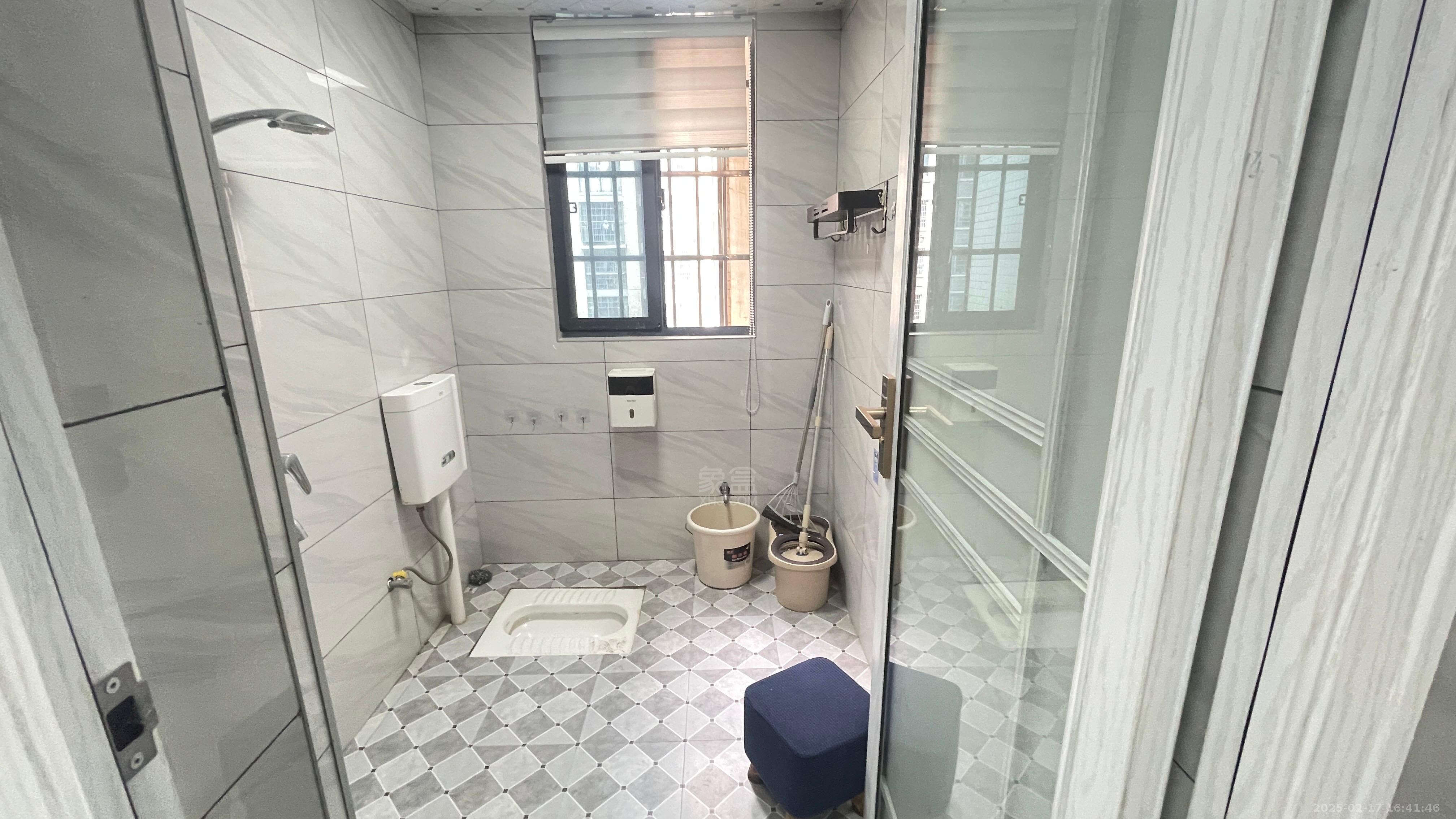 百江花园 3室2厅2卫 2000.0元/月 百江花园 3室2厅2卫 2000.0元/月室内图