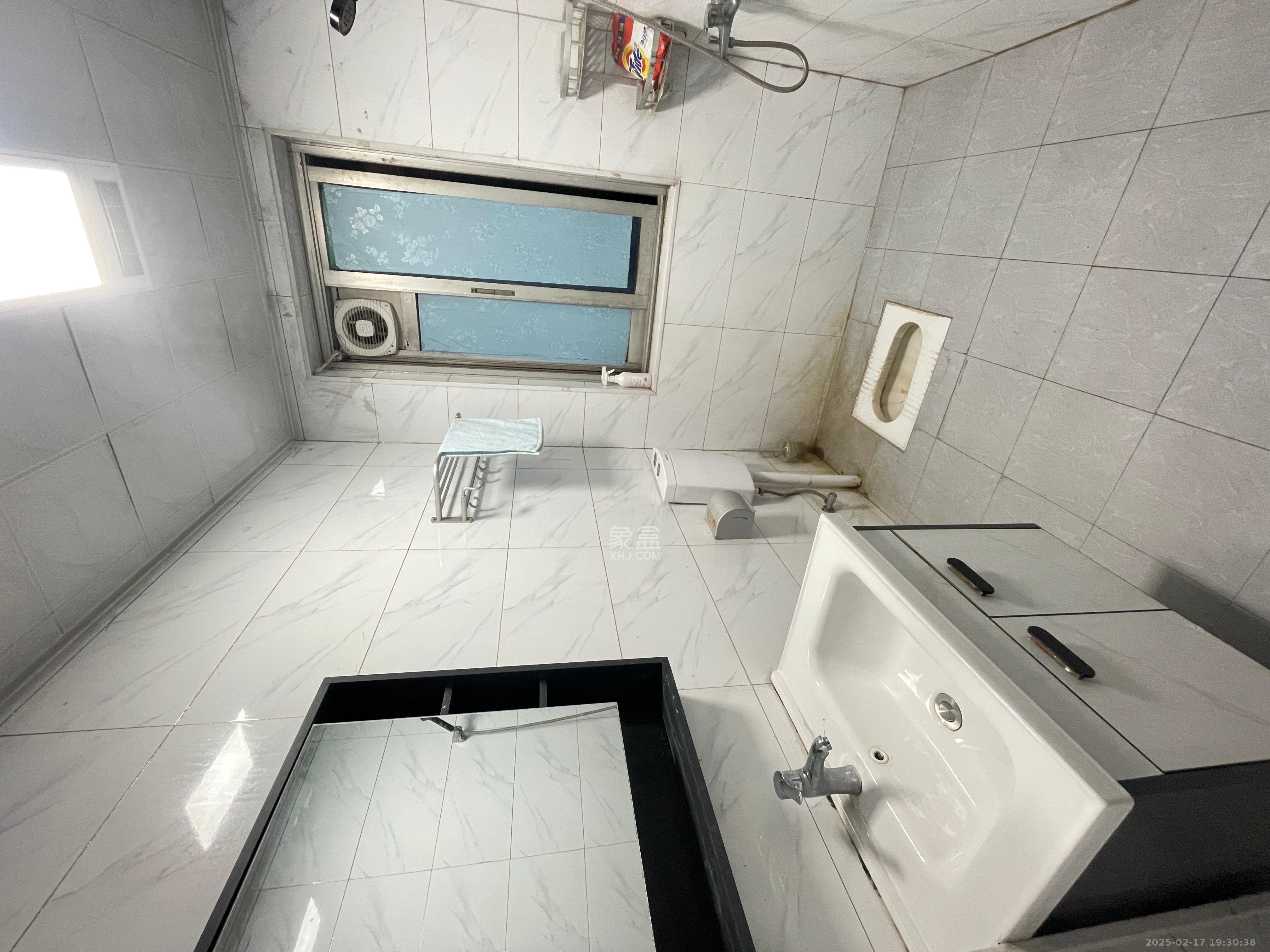 市教委单位房  3室2厅2卫    2300.0元/月 市教委单位房  3室2厅2卫    2300.0元/月室内图