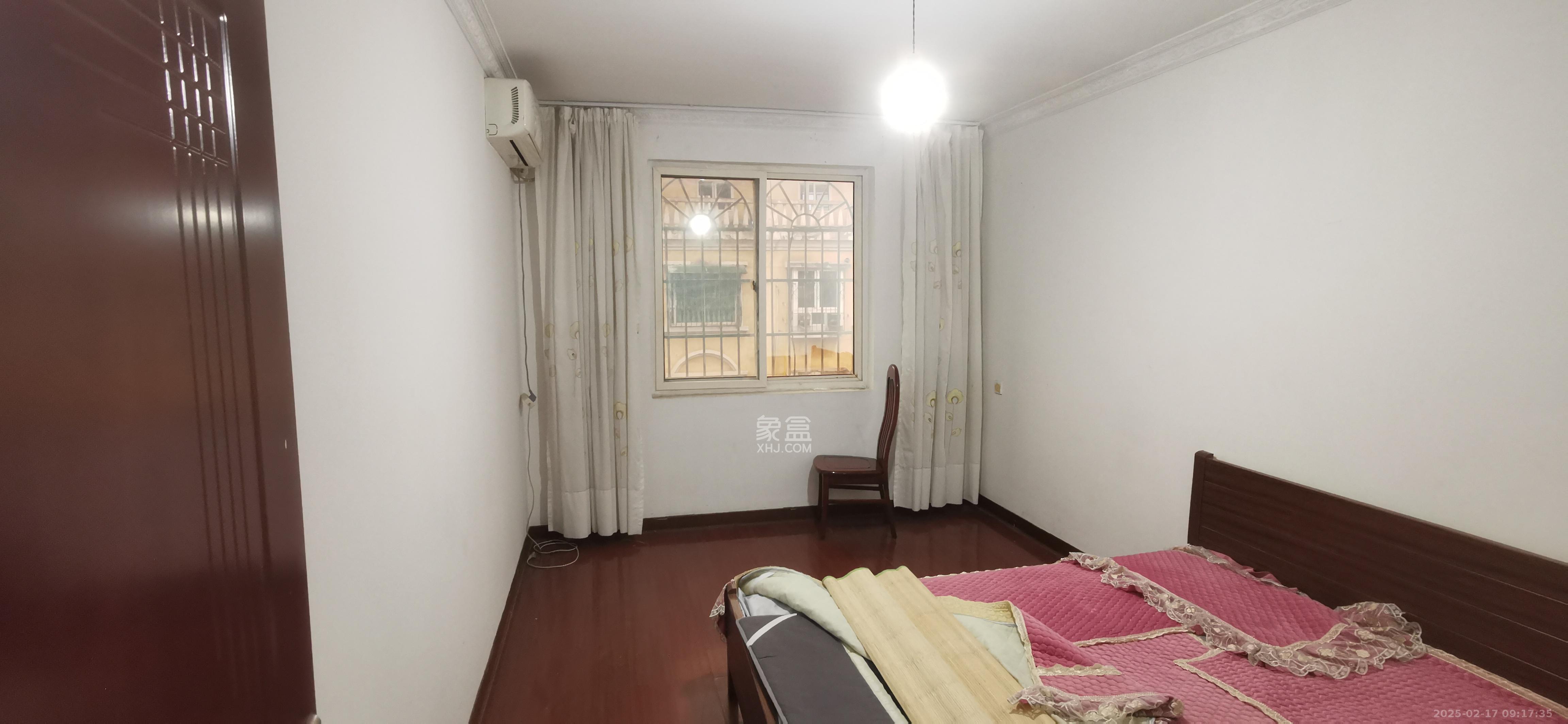 御景龙城 1室2厅1卫 1600.0元/月 御景龙城 1室2厅1卫 1600.0元/月室内图