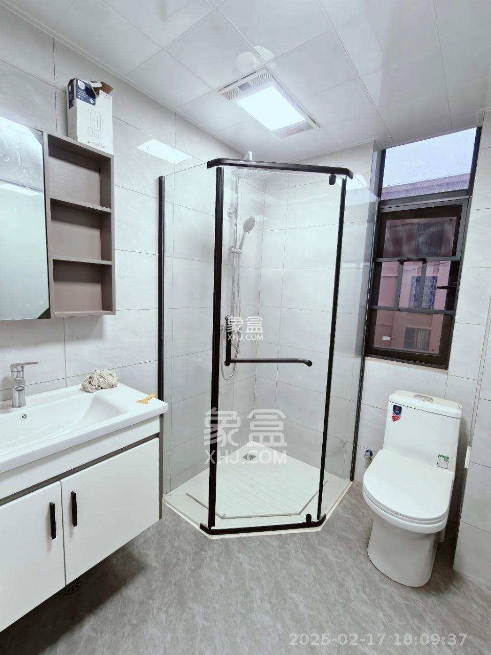 紫华郡 3室2厅2卫 2500.0元/月 紫华郡 3室2厅2卫 2500.0元/月室内图