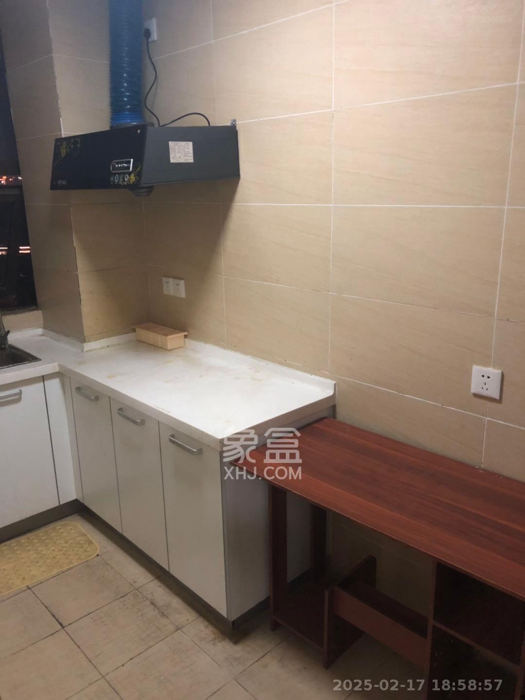 长盛上东区 1室1厅1卫 1800.0元/月 长盛上东区 1室1厅1卫 1800.0元/月室内图