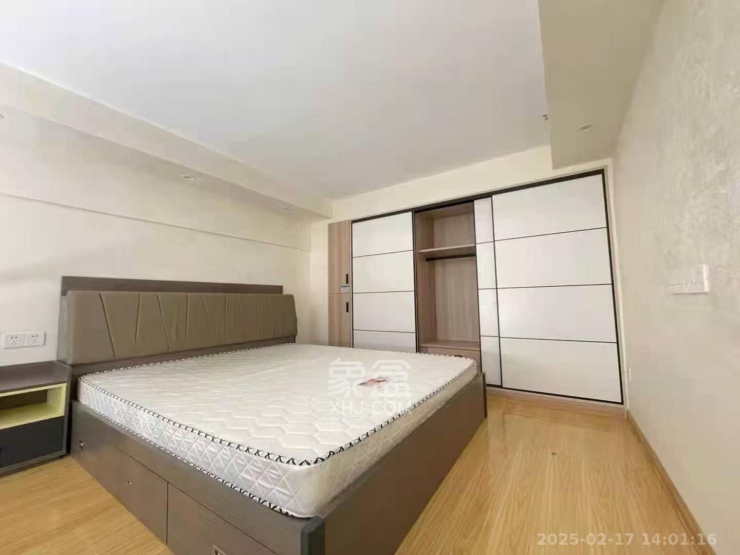 东盈商业广场（华泉城市广场）  1室1厅1卫   2300.00元/月室内图