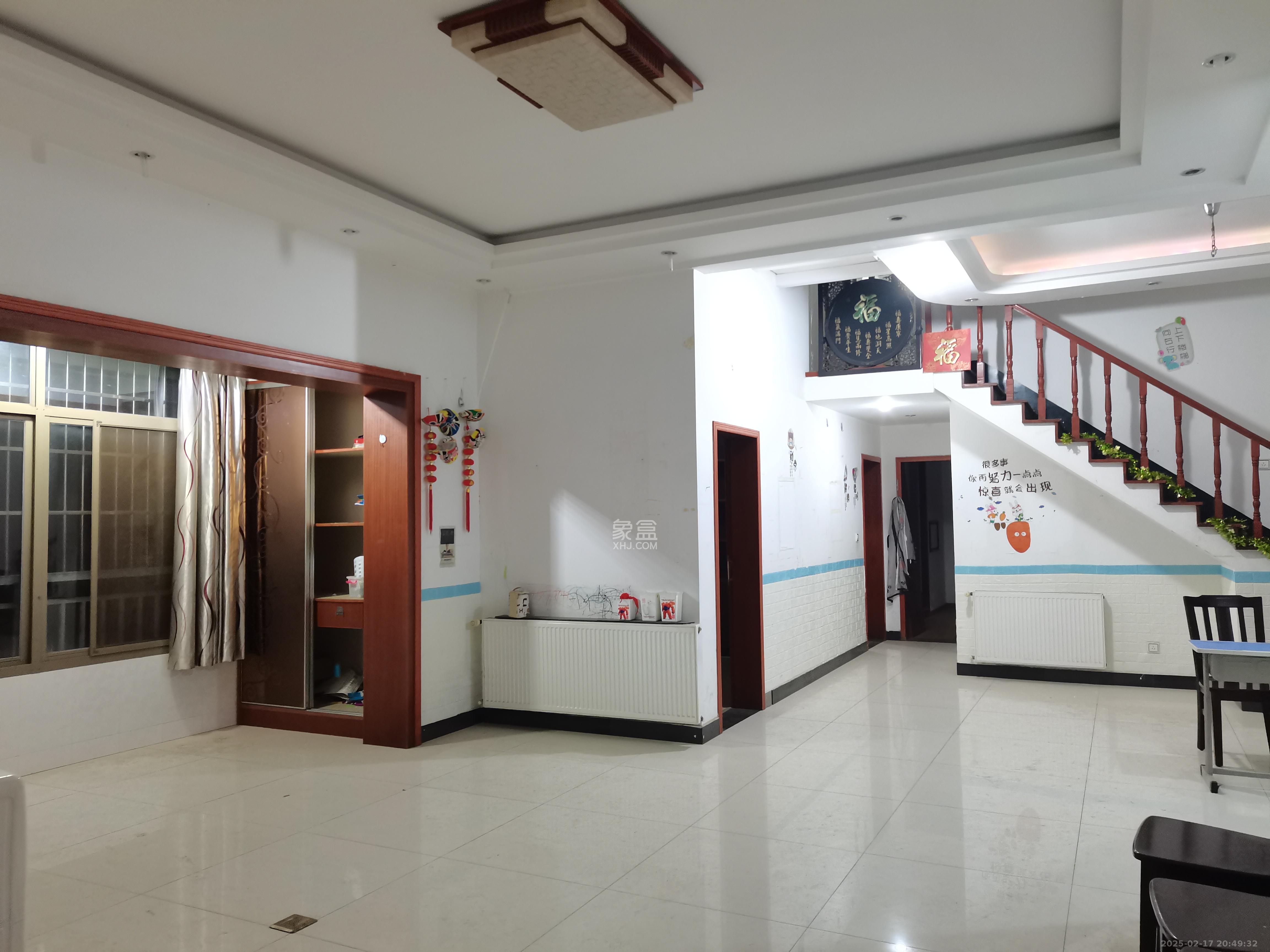 层上观邸 5室2厅2卫 4000.0元/月 层上观邸 5室2厅2卫 4000.0元/月室内图