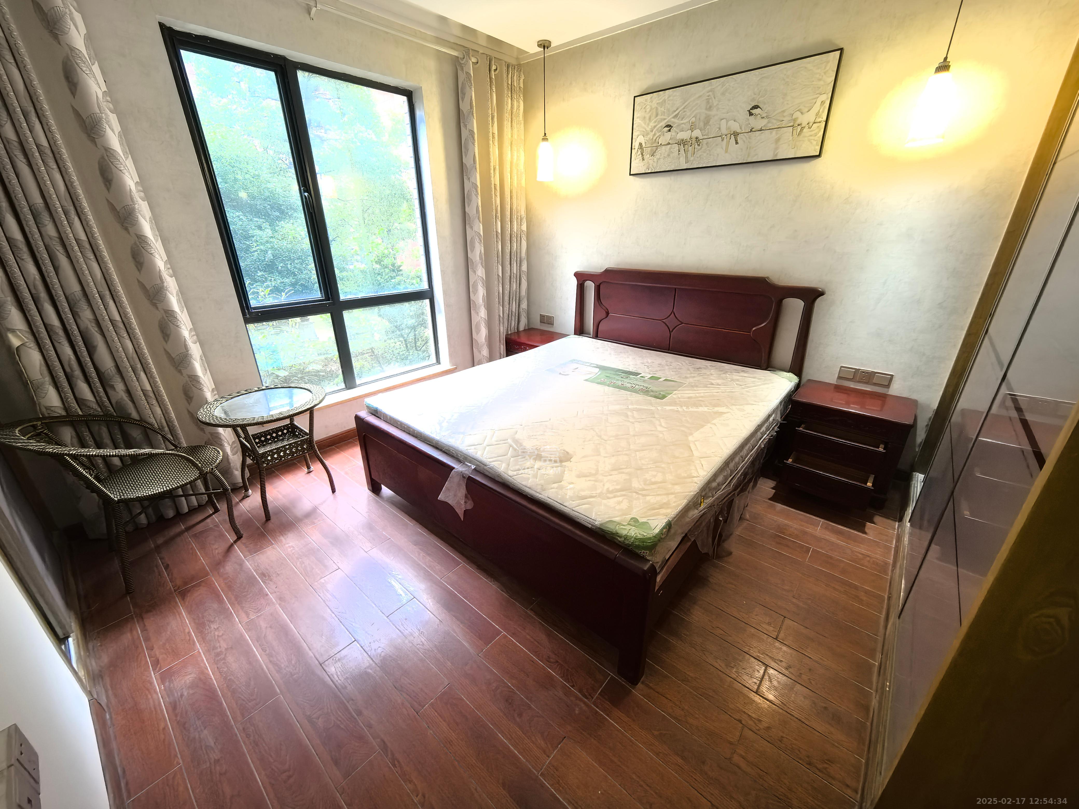 翡翠云天  3室2厅2卫   2600.00元/月室内图