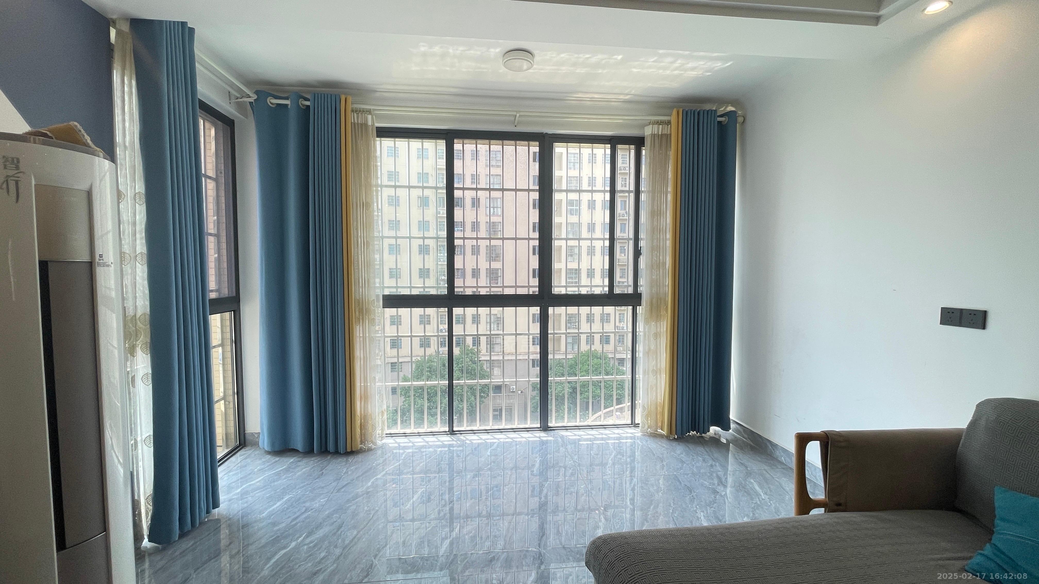 百江花园 3室2厅2卫 2000.0元/月 百江花园 3室2厅2卫 2000.0元/月室内图