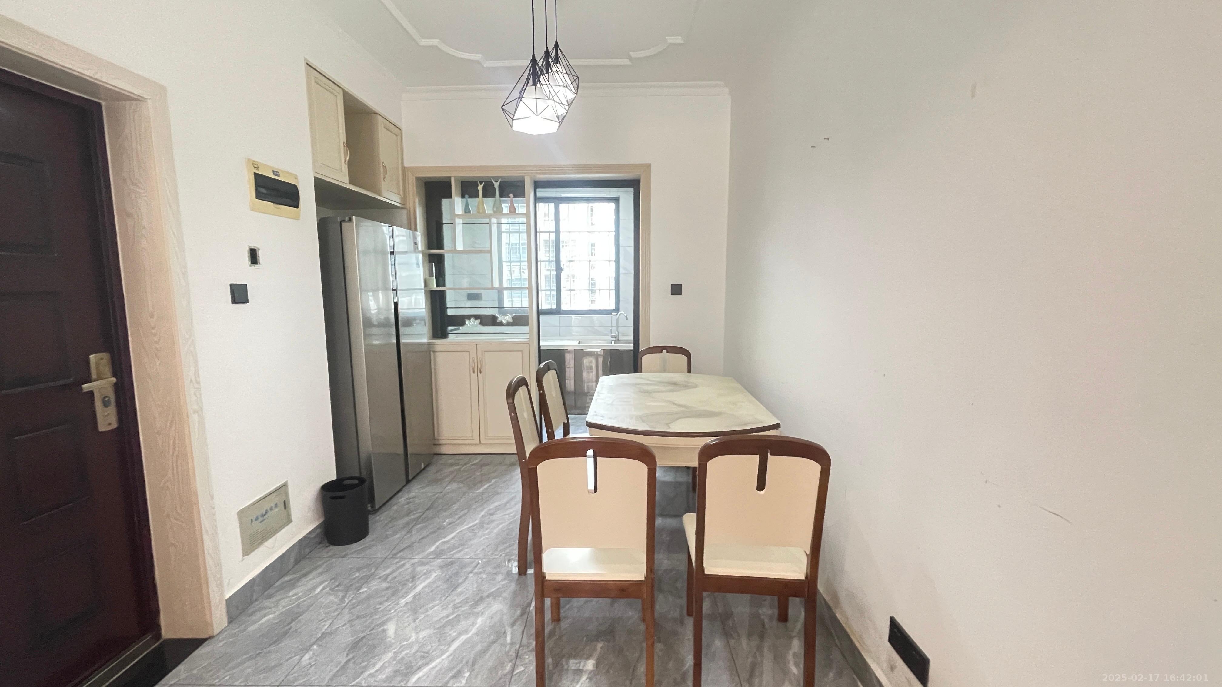 百江花园 3室2厅2卫 2000.0元/月 百江花园 3室2厅2卫 2000.0元/月室内图