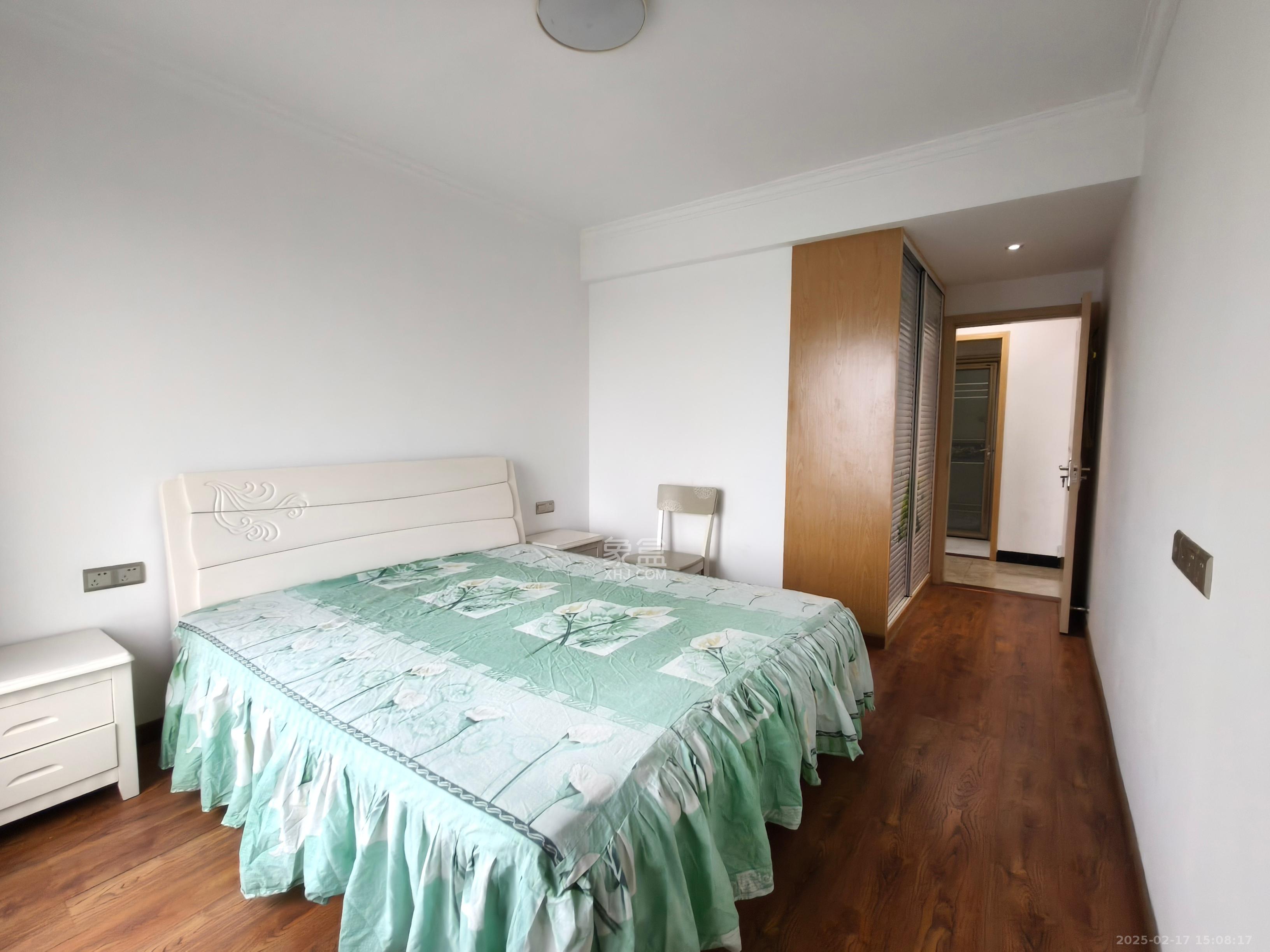 华润橡树湾 3室2厅1卫 2100.0元/月 华润橡树湾 3室2厅1卫 2100.0元/月室内图