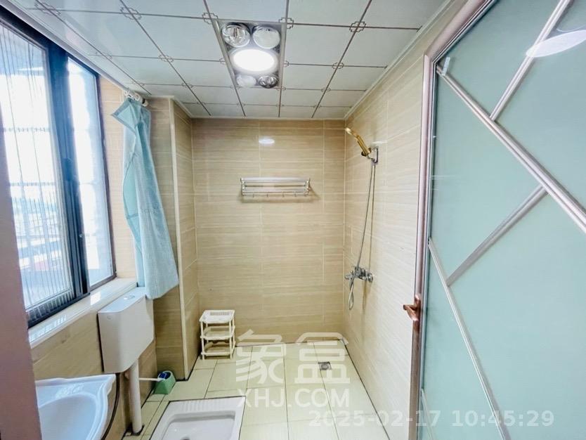 盛地春天里  1室2厅1卫   1700.00元/月室内图