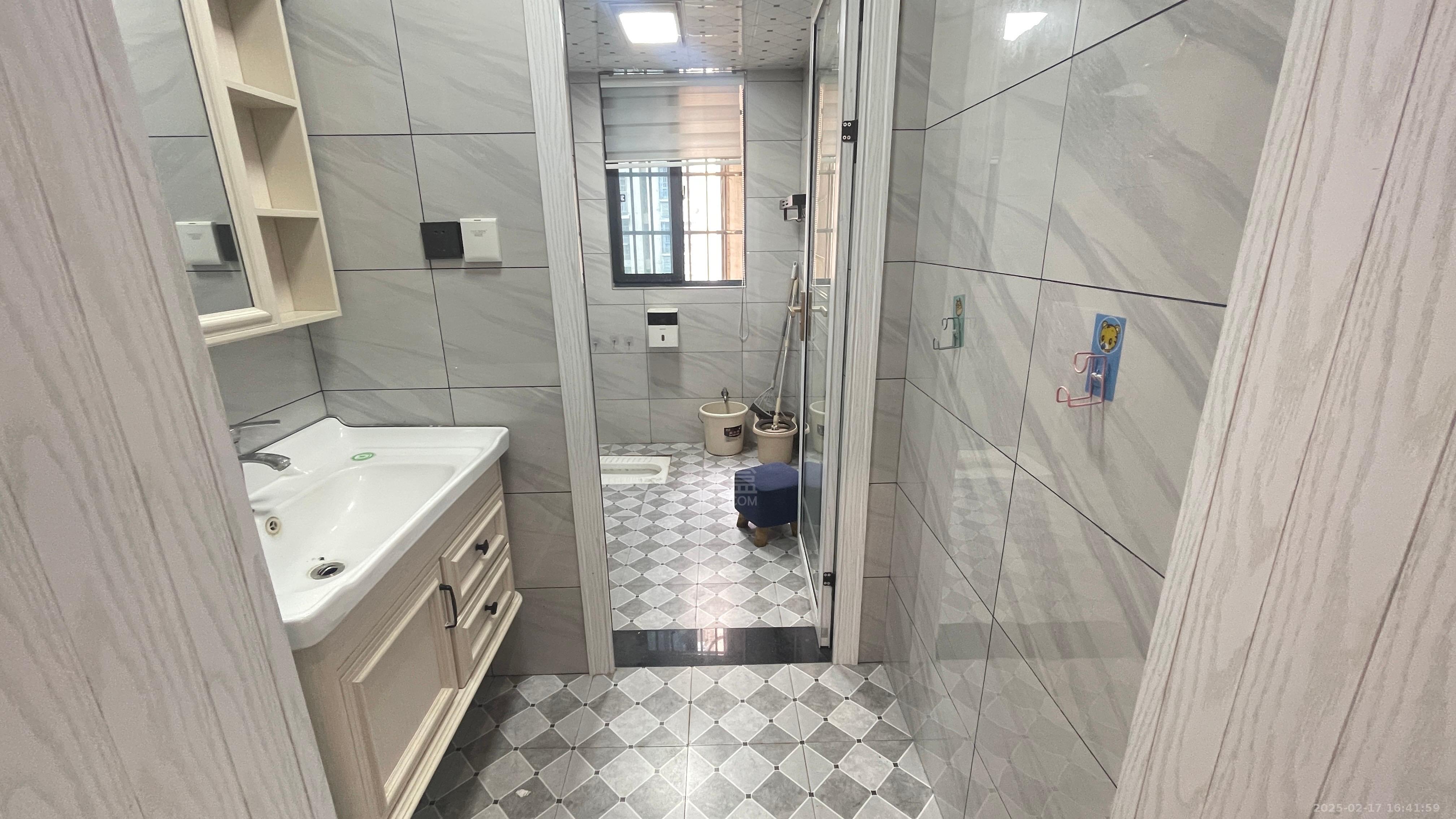 百江花园 3室2厅2卫 2000.0元/月 百江花园 3室2厅2卫 2000.0元/月室内图