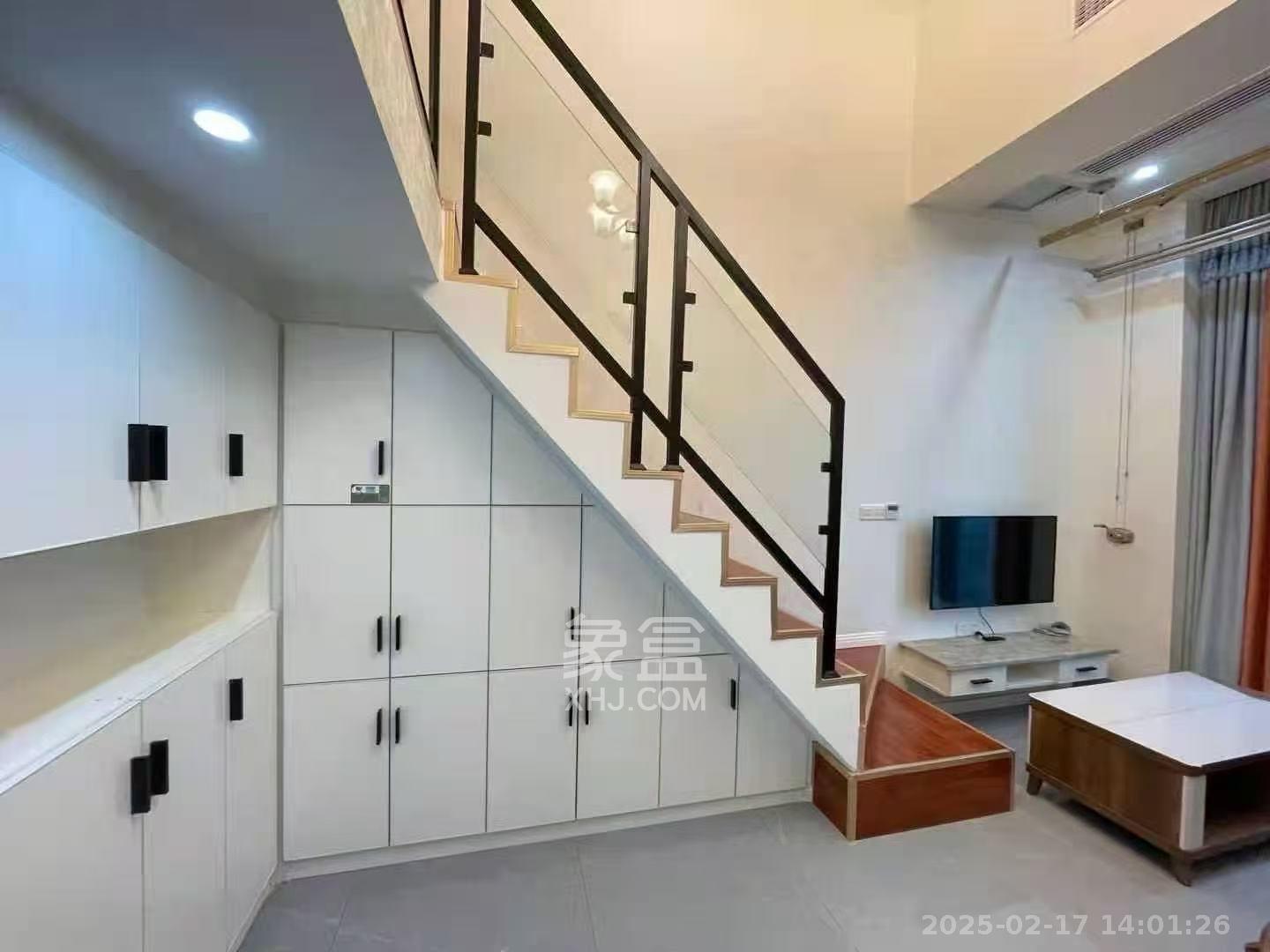 东盈商业广场（华泉城市广场）  1室1厅1卫   2300.00元/月室内图