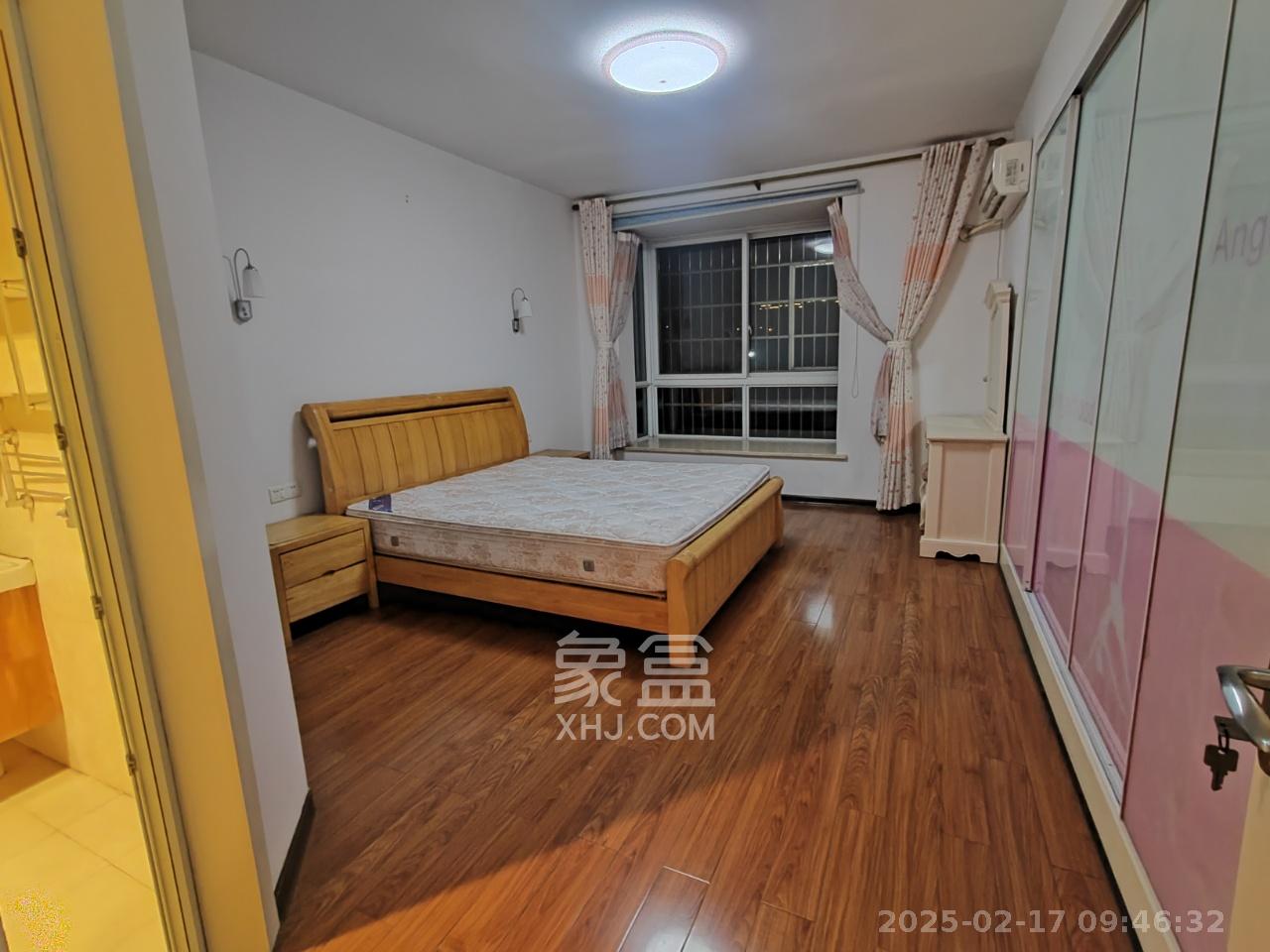 枫华府第  3室2厅2卫   1800.00元/月室内图