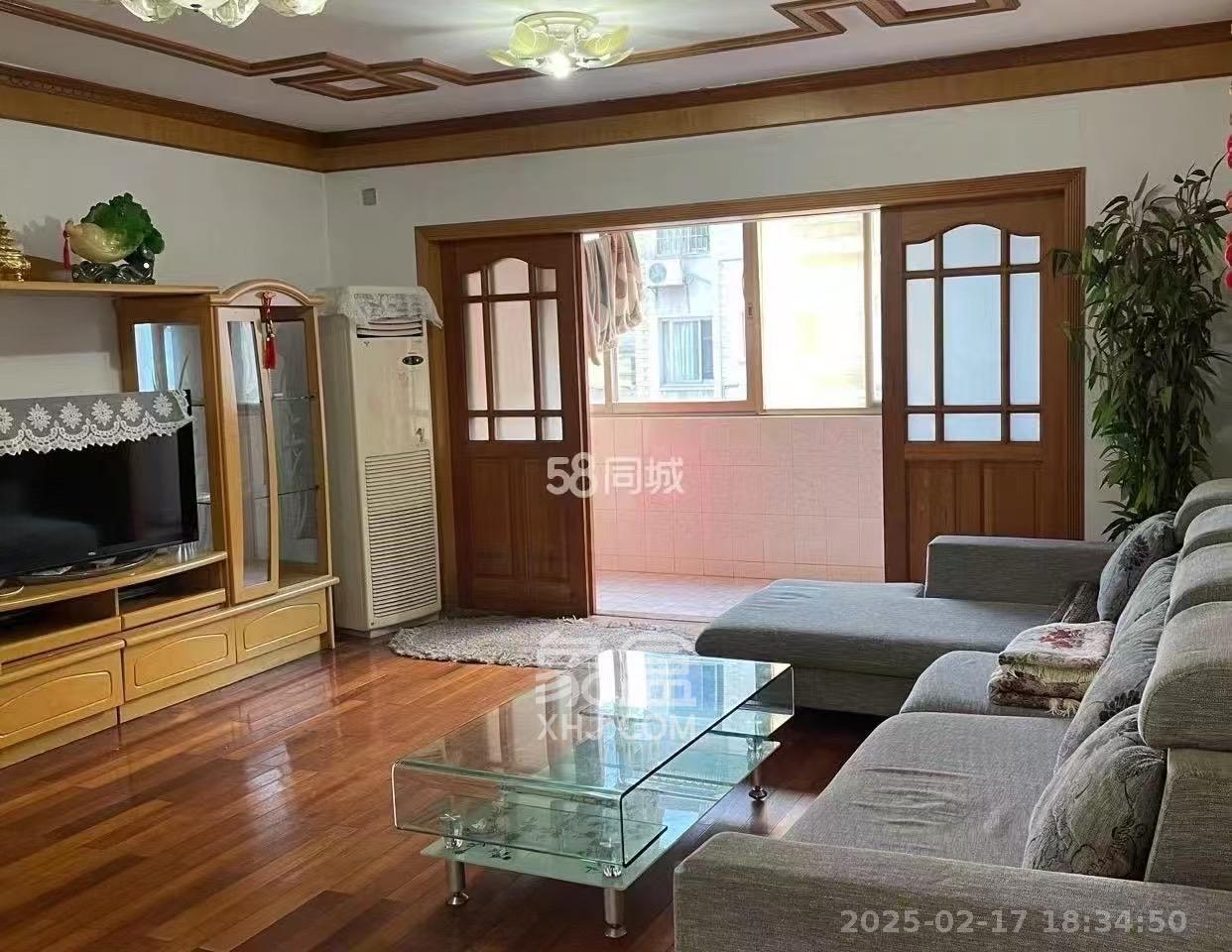白沙花园  3室2厅1卫   2300.00元/月室内图1
