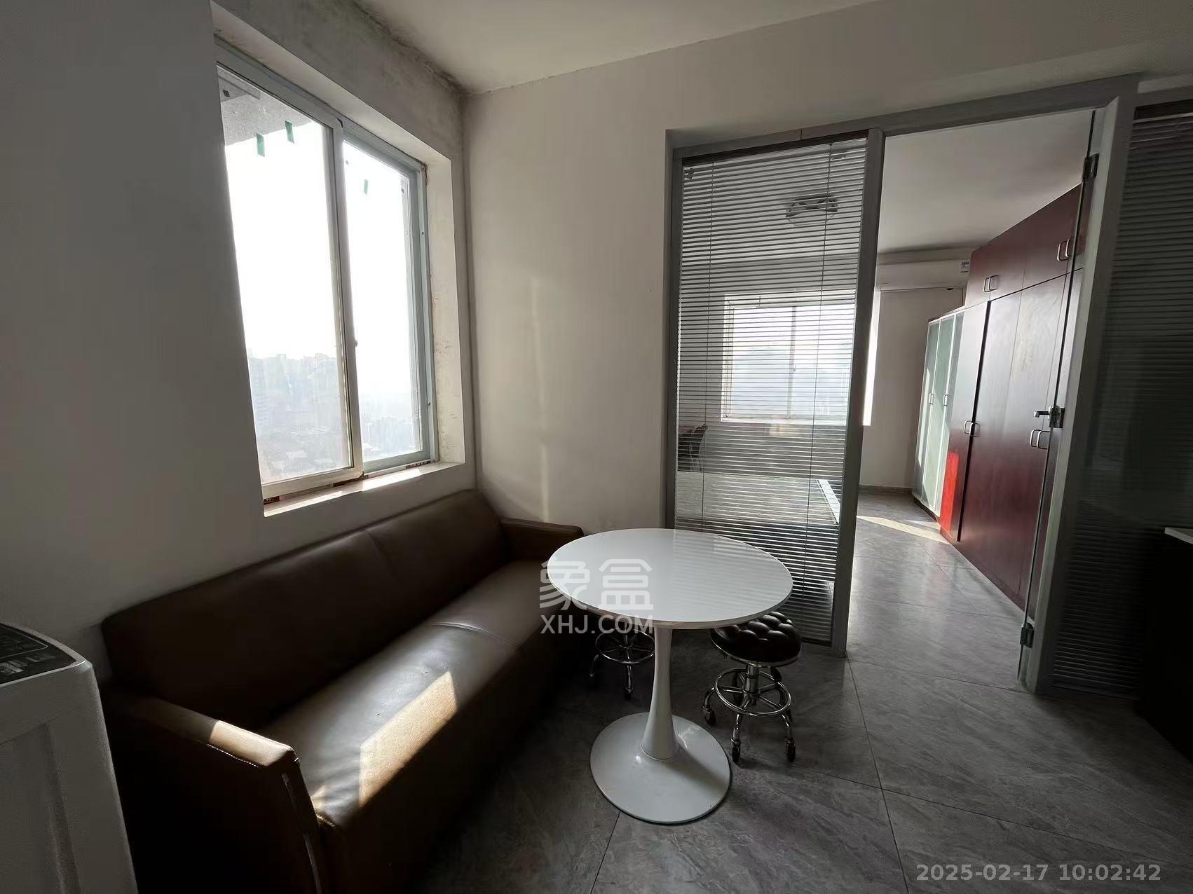 天心华庭 1室1厅1卫 2100.0元/月 天心华庭 1室1厅1卫 2100.0元/月室内图