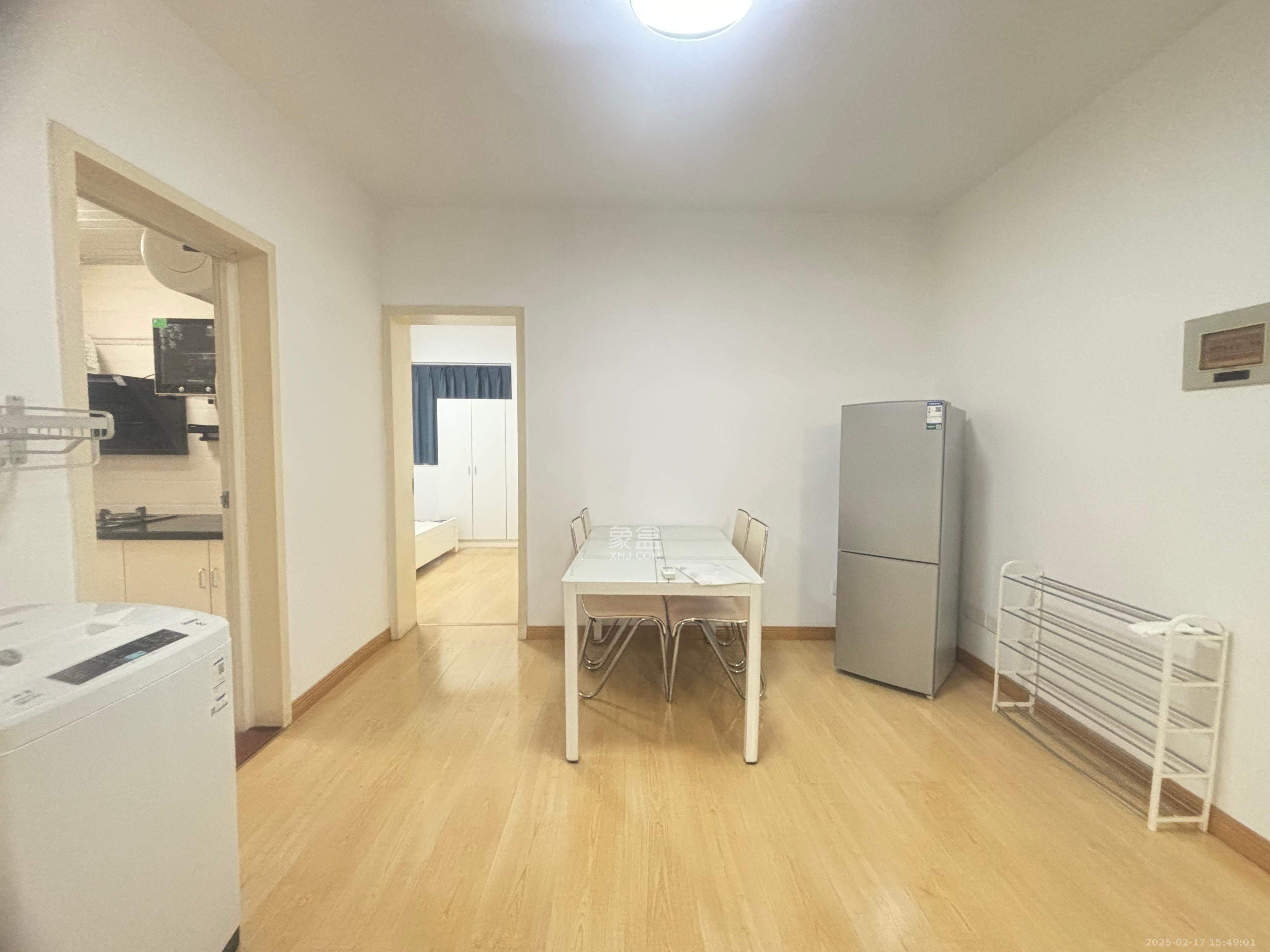 都市春天  2室1厅1卫    2500.0元/月 都市春天  2室1厅1卫    2500.0元/月室内图