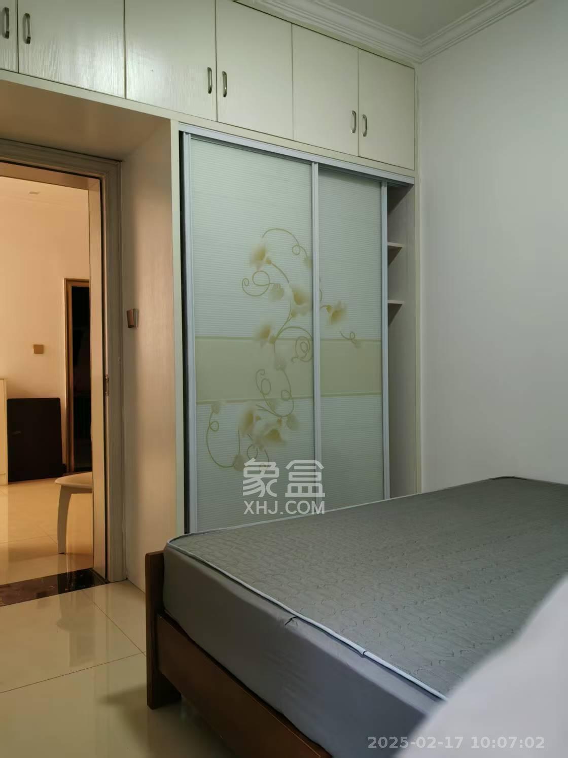 洋湖时代  3室2厅1卫   1900.00元/月