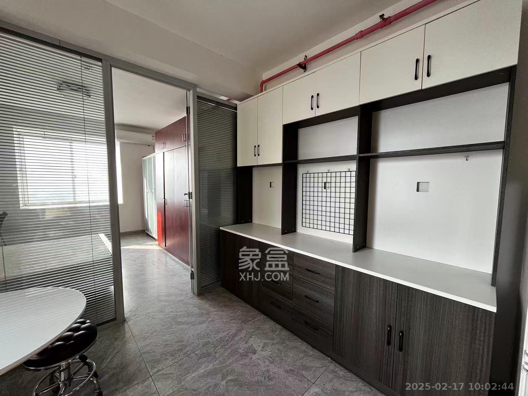 天心华庭 1室1厅1卫 2100.0元/月 天心华庭 1室1厅1卫 2100.0元/月室内图