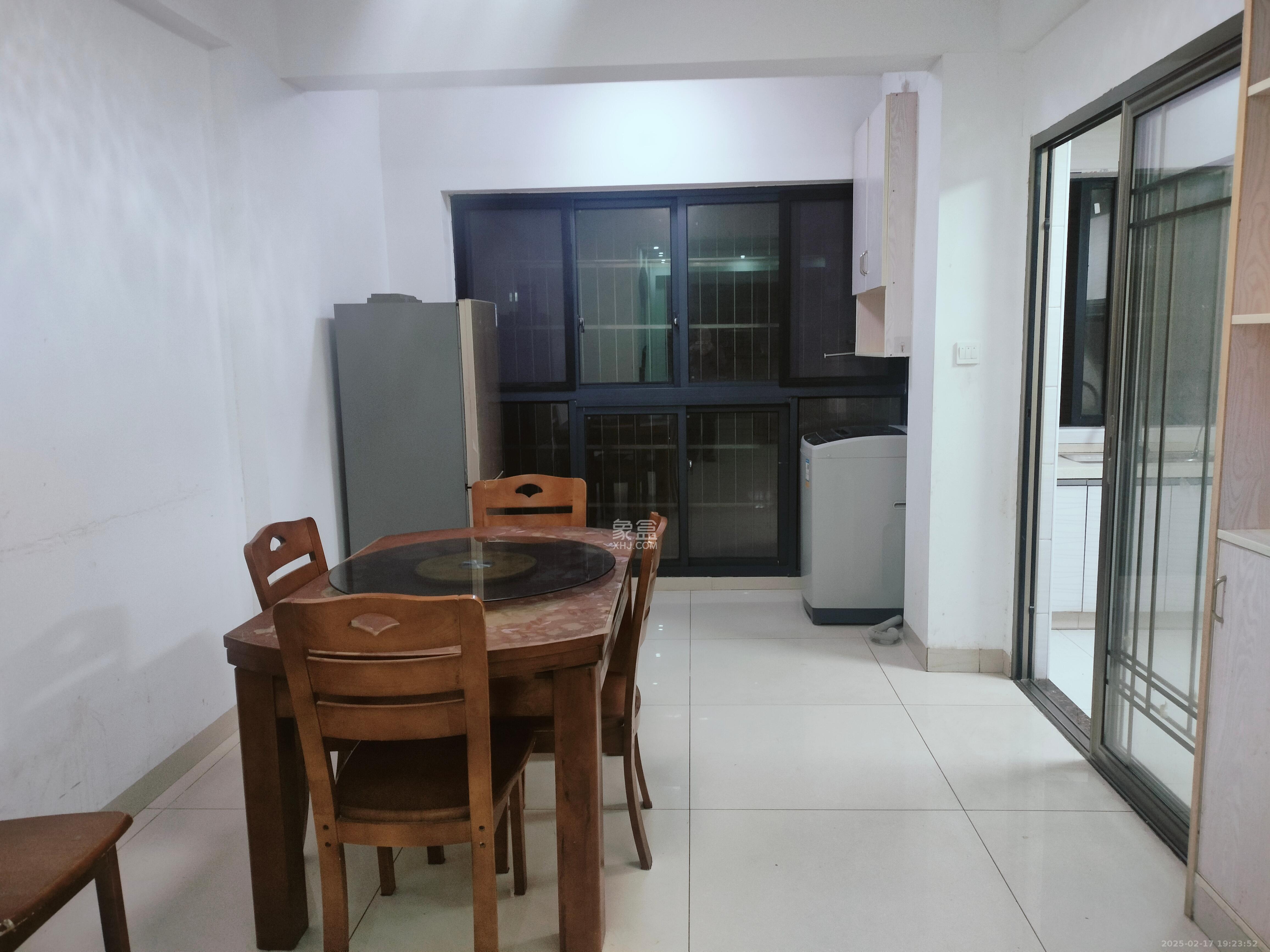 金富星城 1室2厅2卫 1800.0元/月 金富星城 1室2厅2卫 1800.0元/月室内图