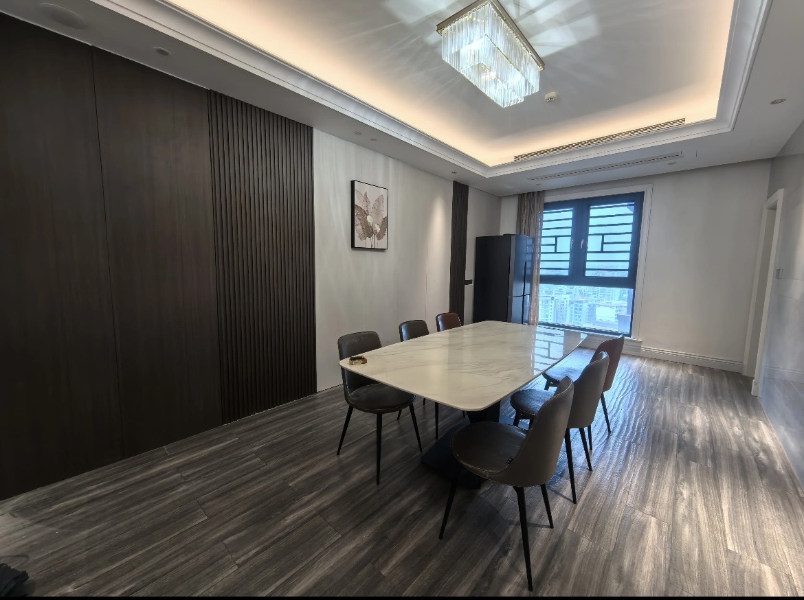 海航豪庭北苑 5室2厅2卫 530.0万 海航豪庭北苑 5室2厅2卫 530.0万客厅