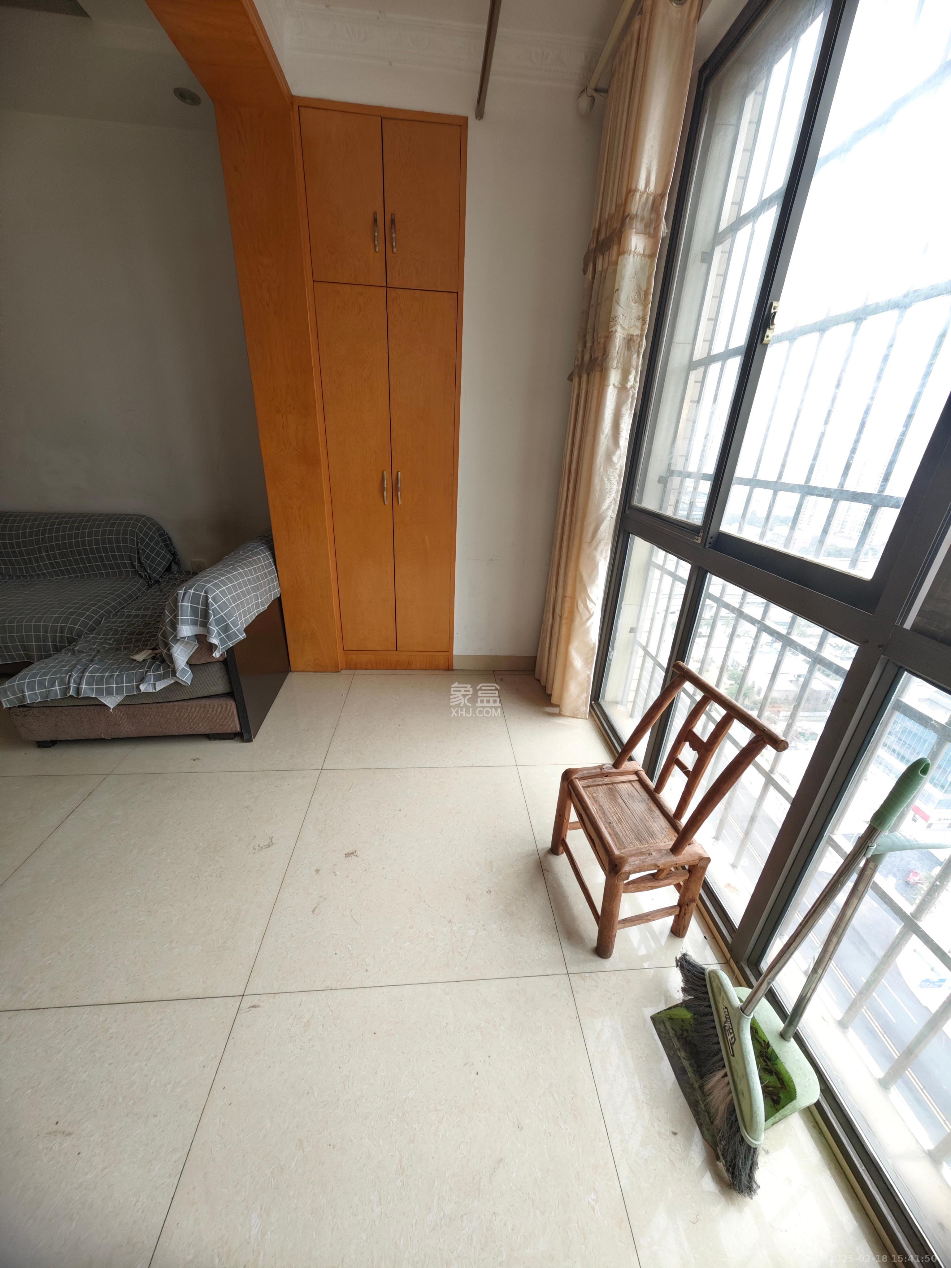 鸿润园 2室2厅1卫 1700.0元/月 鸿润园 2室2厅1卫 1700.0元/月室内图